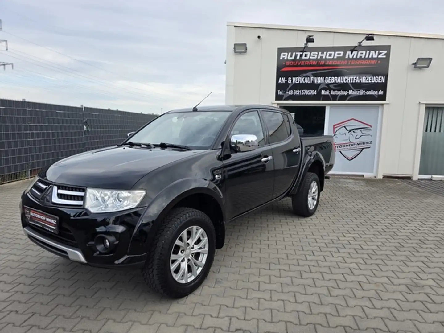 Mitsubishi L200 2.5DI-D 4WD Diamant Edition Doppelkabine **Top-Gep Noir - 1