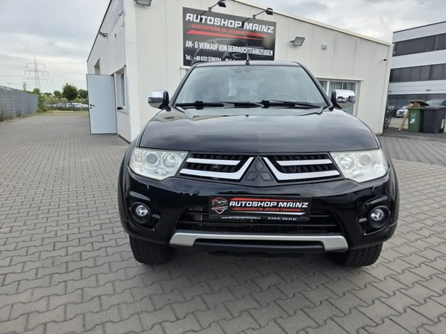 Mitsubishi L200 2.5DI-D 4WD Diamant Edition Doppelkabine **Top-Gep Schwarz - 2