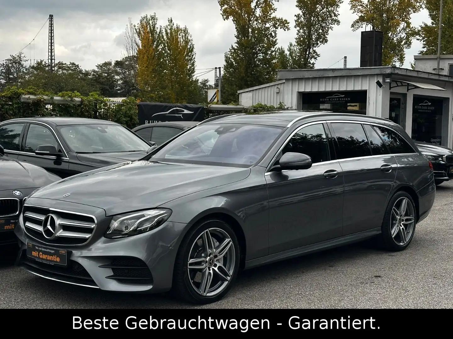 Mercedes-Benz E 220 d 4MATIC T Autom. AMG * PANORAMA * 360° * Grau - 2