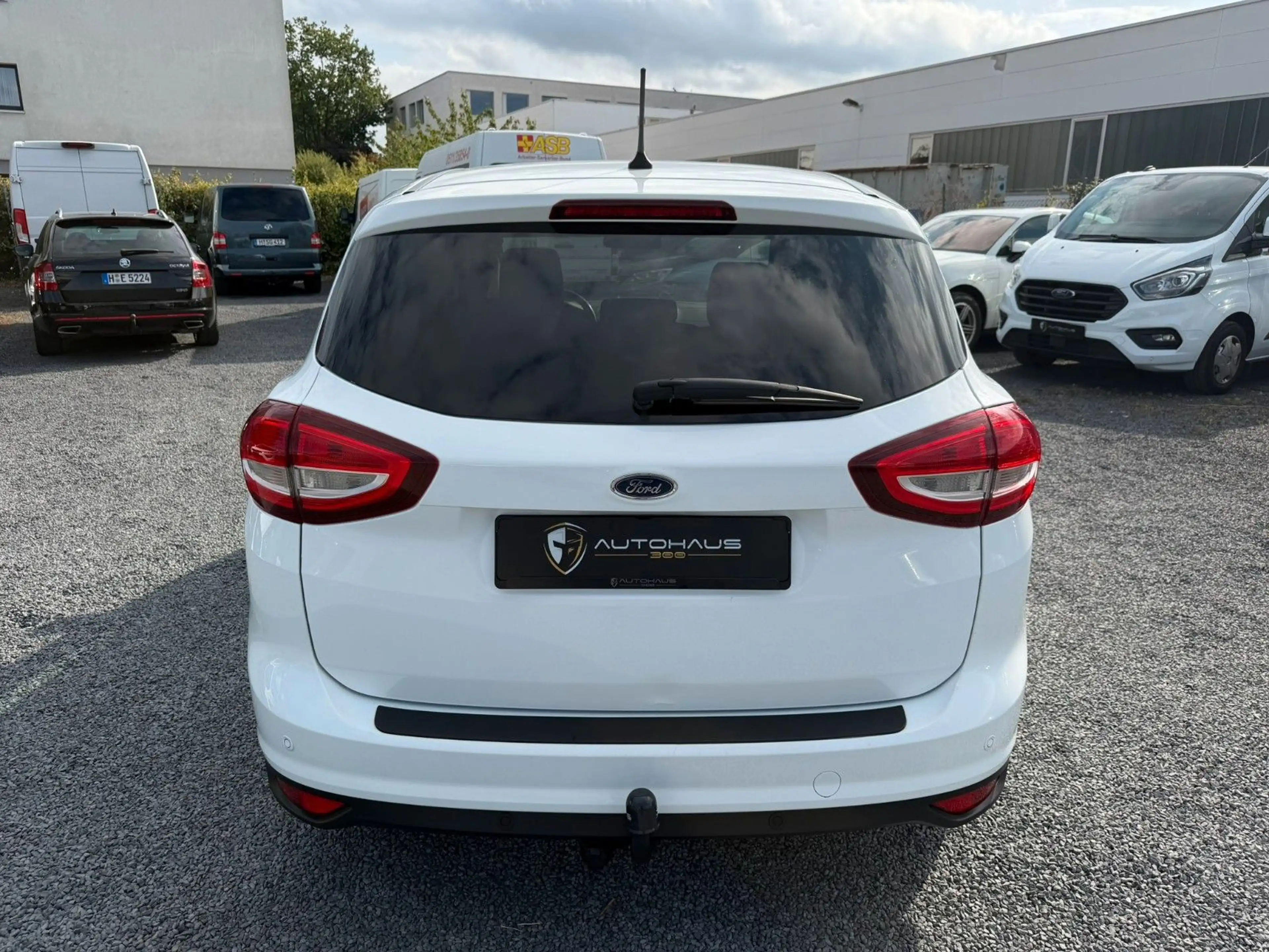 Ford C-Max Titanium — photo 7