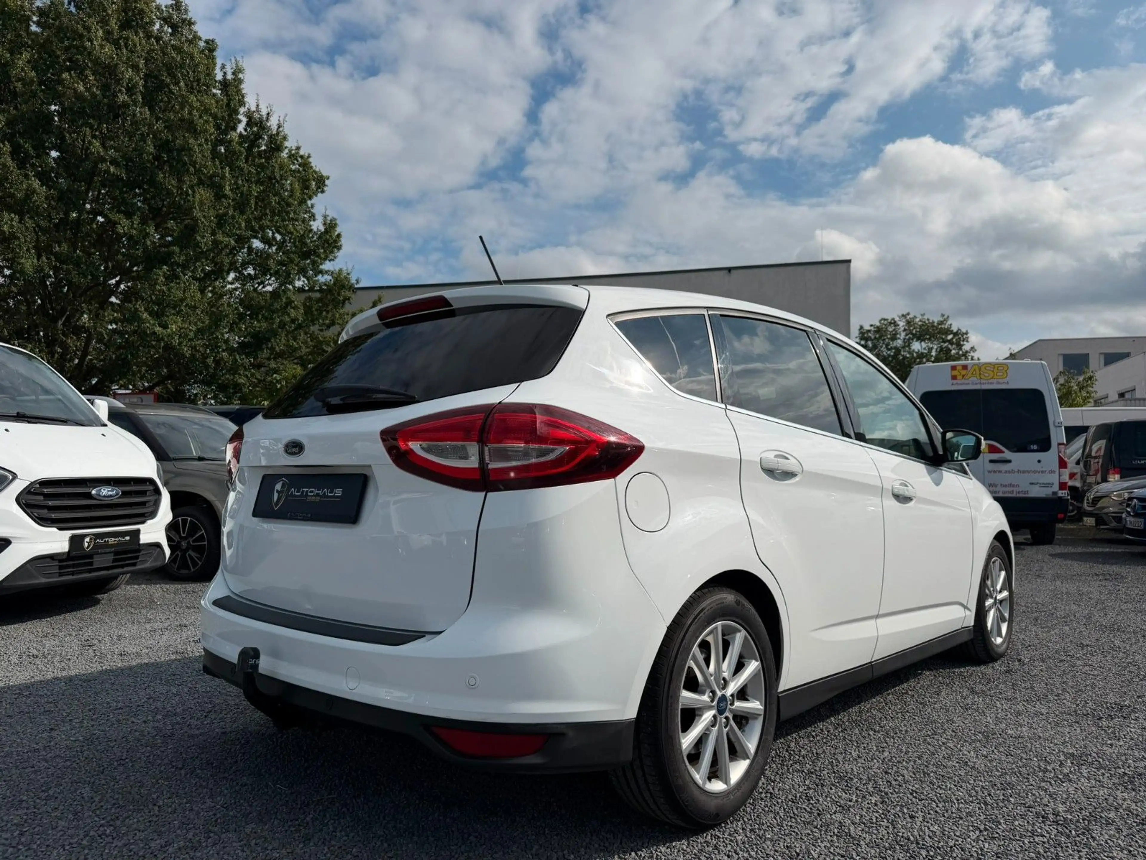 Ford C-Max Titanium — photo 11