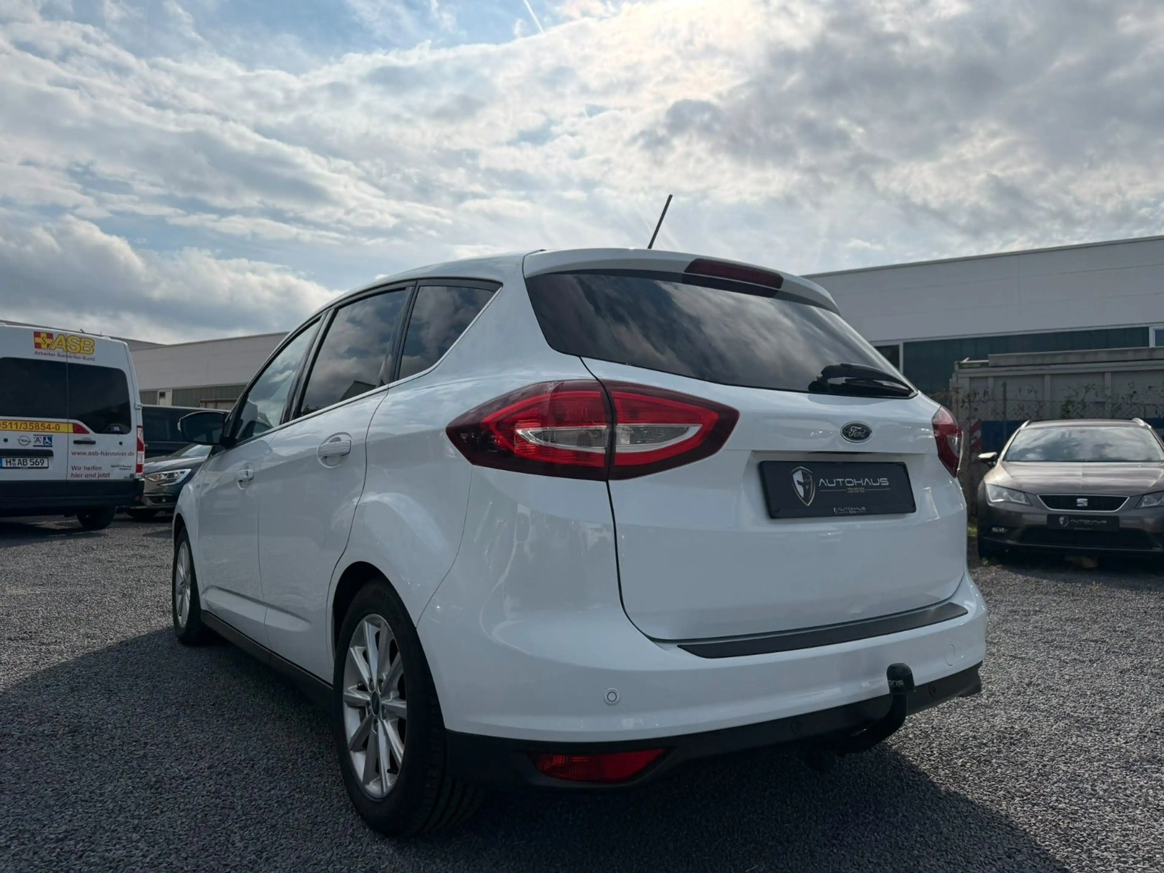 Ford C-Max Titanium — photo 12