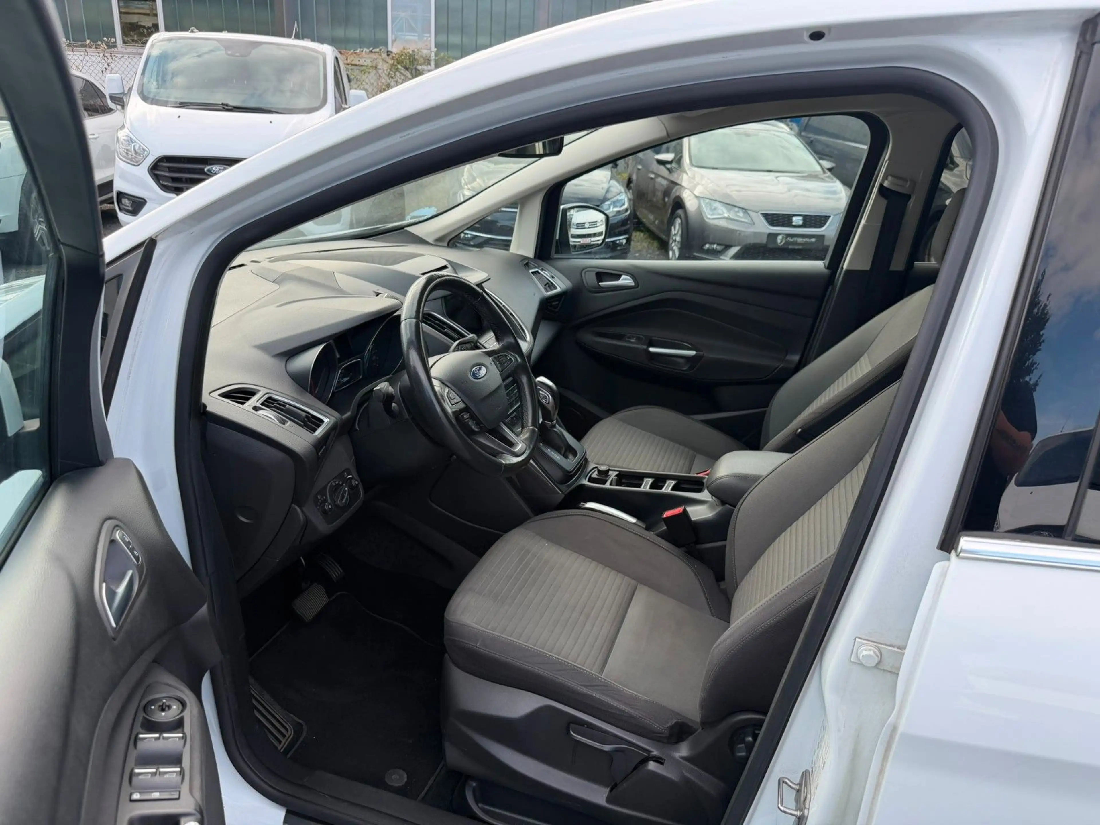 Ford C-Max Titanium — photo 13
