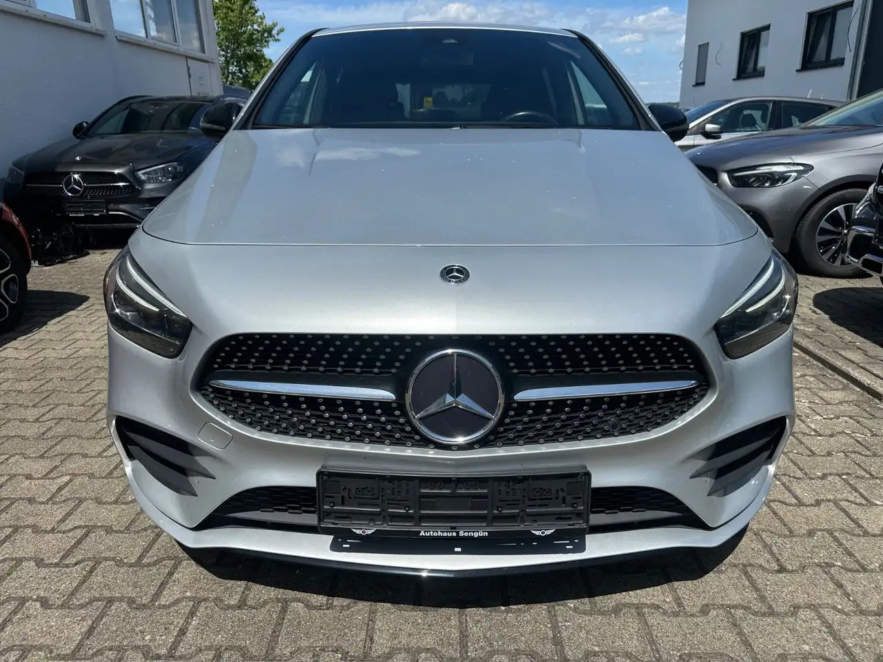 Mercedes-Benz B 180