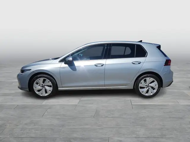 Volkswagen Golf view 3