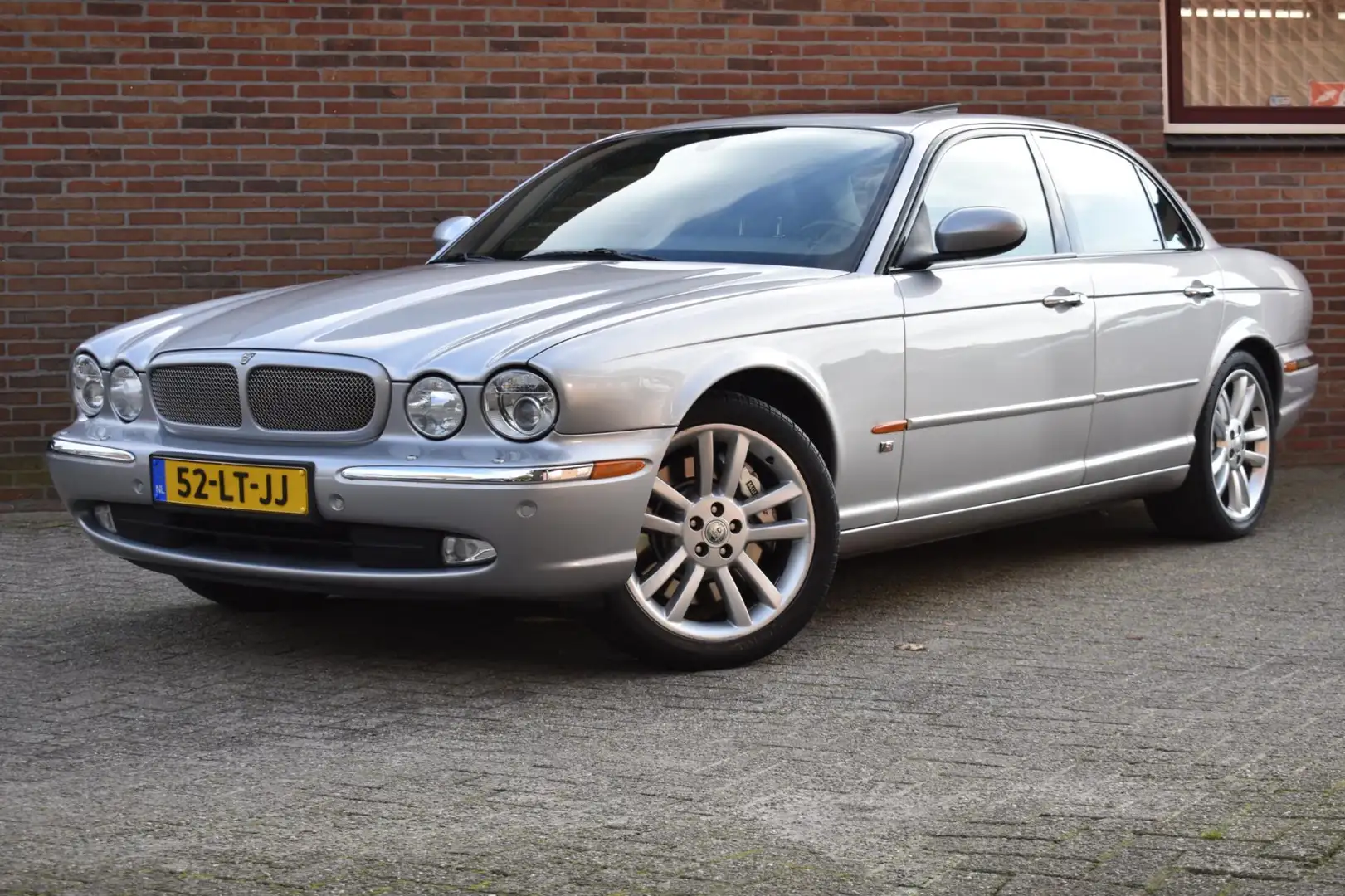Jaguar XJR 4.2 V8 S/C '03 Youngtimer Leder Clima Cruise Inrui Grau - 1