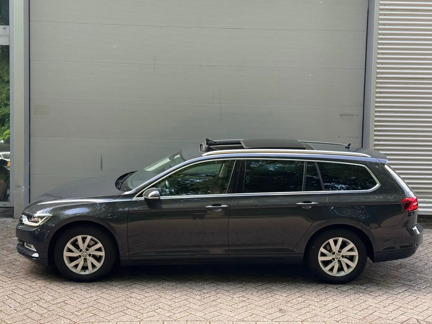 Volkswagen Passat Variant 1.5 TSI Comfortline Business l Pano l Automaat l N Grijs - 2