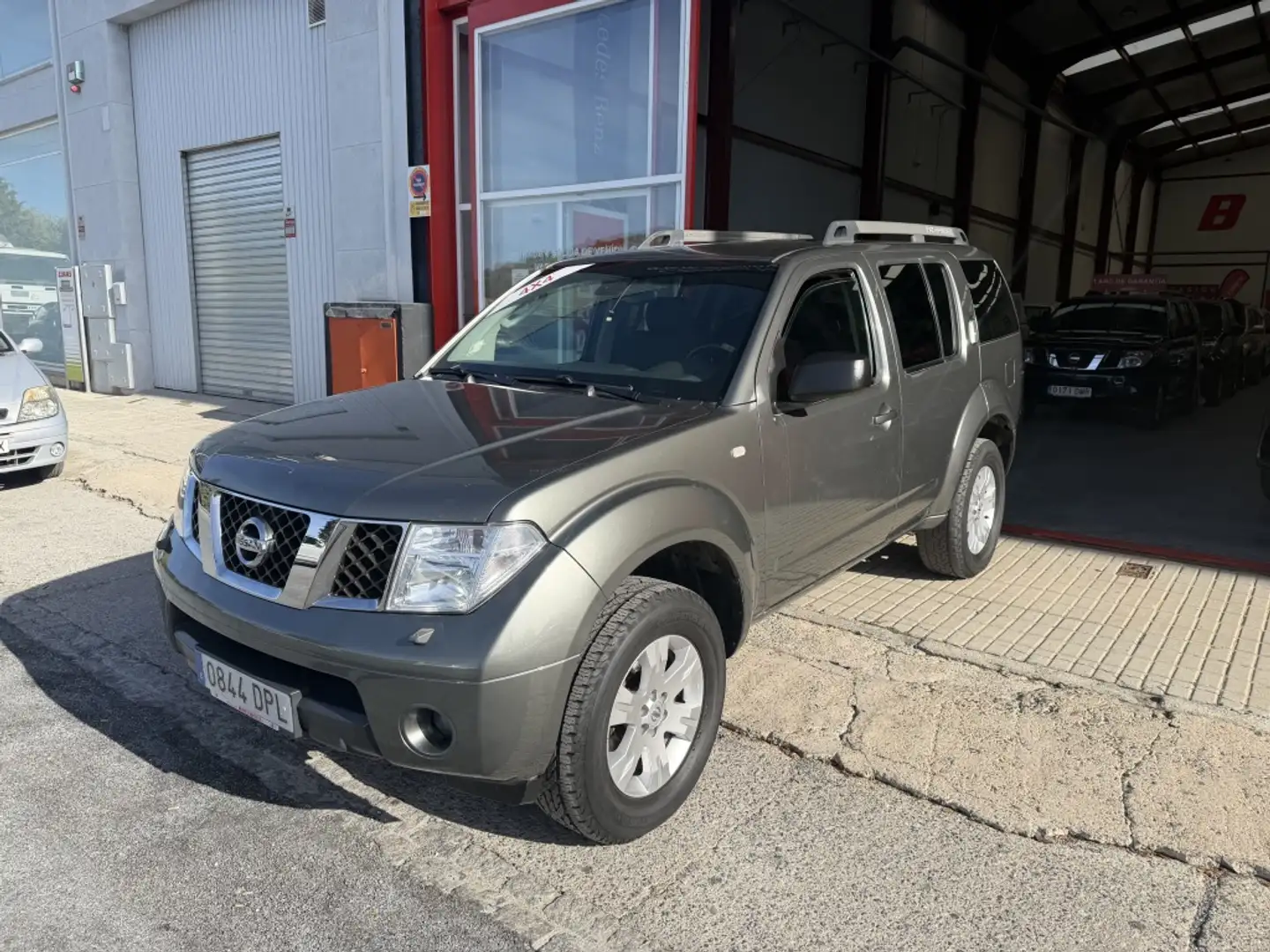Nissan Pathfinder 2.5dCi SE Aut. Gris - 2