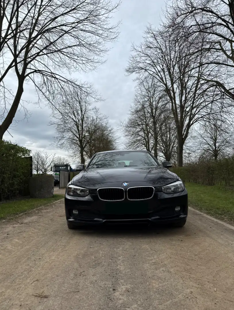 BMW 318 318d Noir - 2