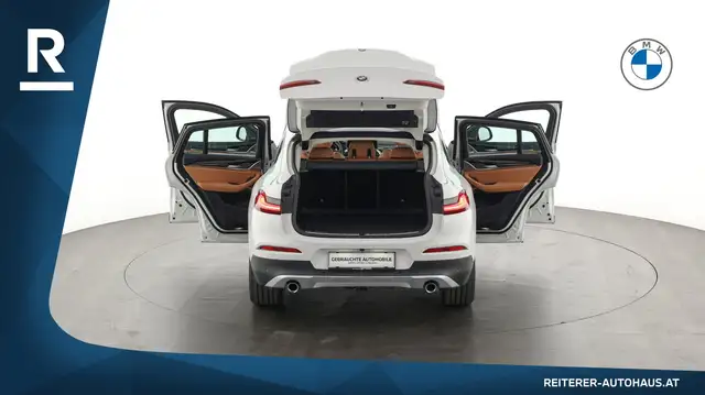 BMW X4 view 11