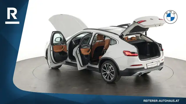 BMW X4 view 10