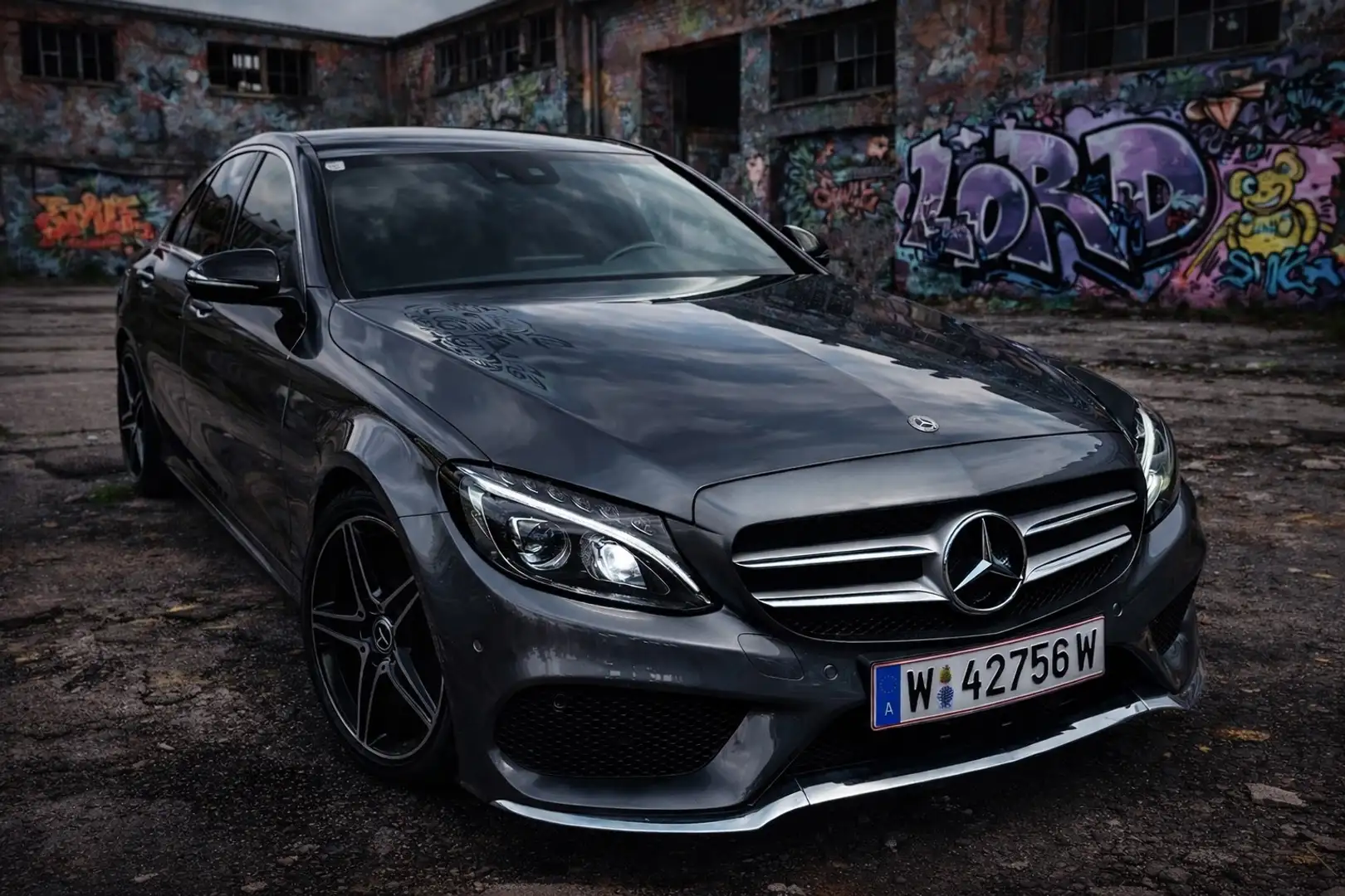 Mercedes-Benz C 400 4MATIC AMG Line Aut. Grau - 1