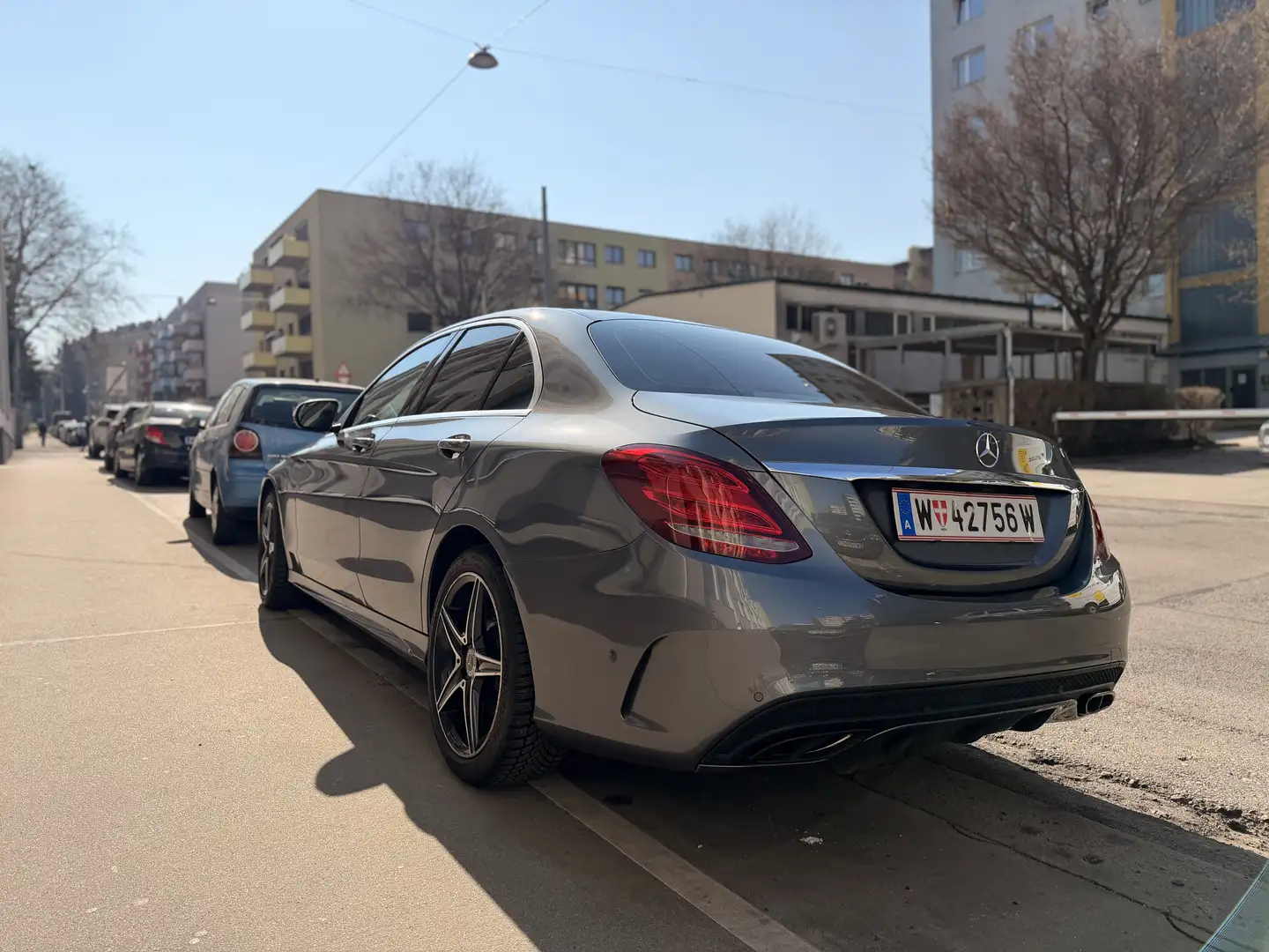 Mercedes-Benz C 400 4MATIC AMG Line Aut. Grau - 2