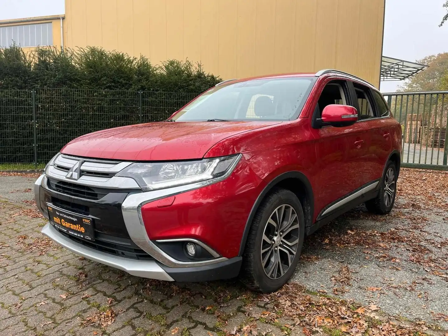 Mitsubishi Outlander Plus 4WD - 1
