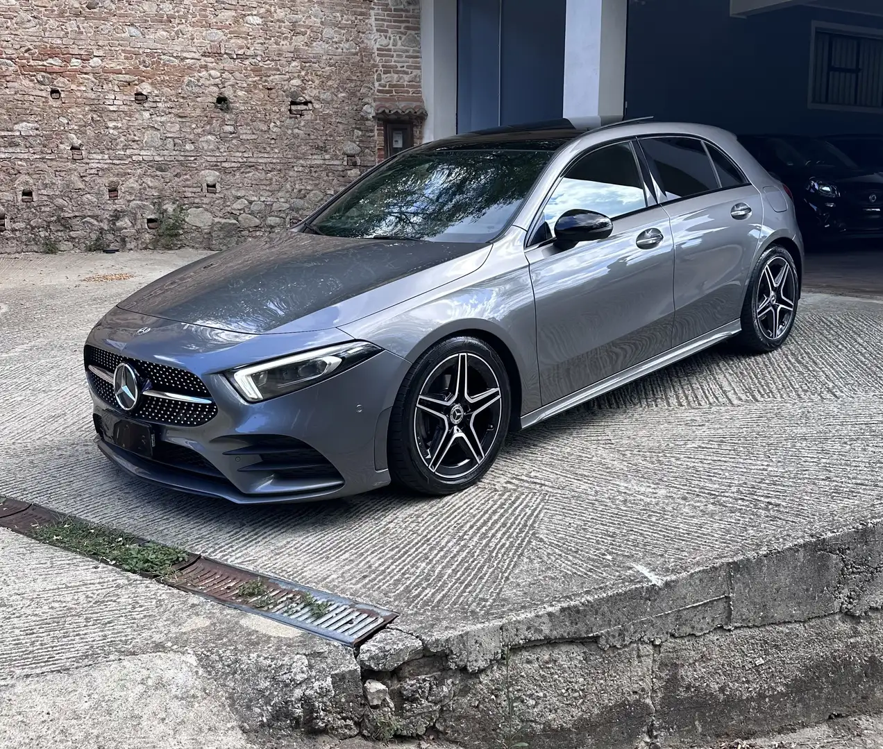 Mercedes-Benz A 200 d Premium auto NIGHT EDITION - 1