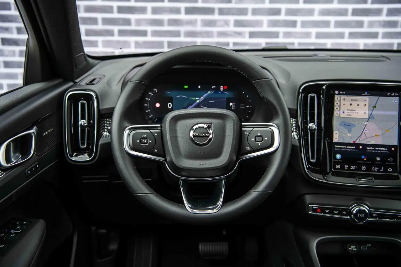Volvo EX40 2026