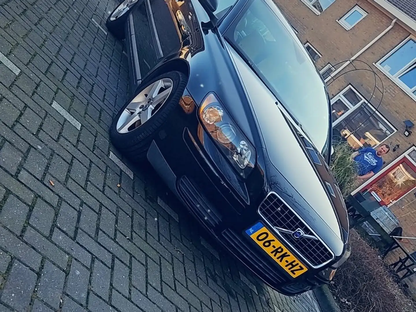 Volvo S40 1.8 Momentum Negro - 1