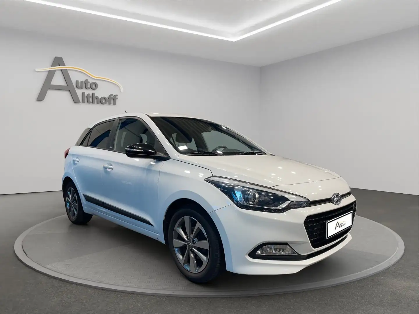 Hyundai i20 Passion + LM NAV TEMP SHZ PDC KLIMA Weiß - 1