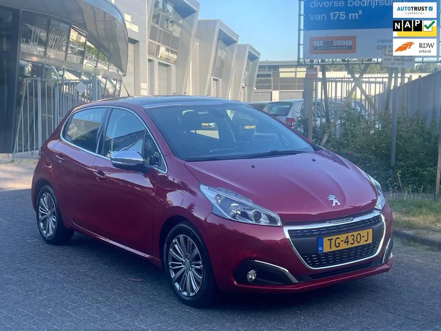 Peugeot 208 1.2 Allure AUTOMAAT AIRCO NAVI PANO NAP!!! Rosso - 1