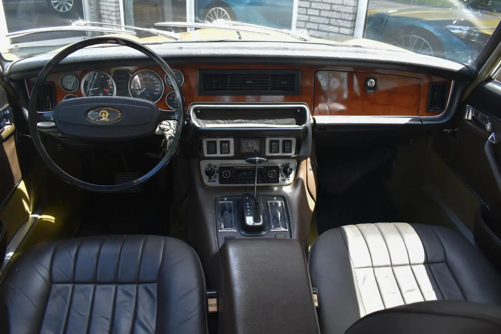 Daimler Double Six 5.3 V12 žuta - 2