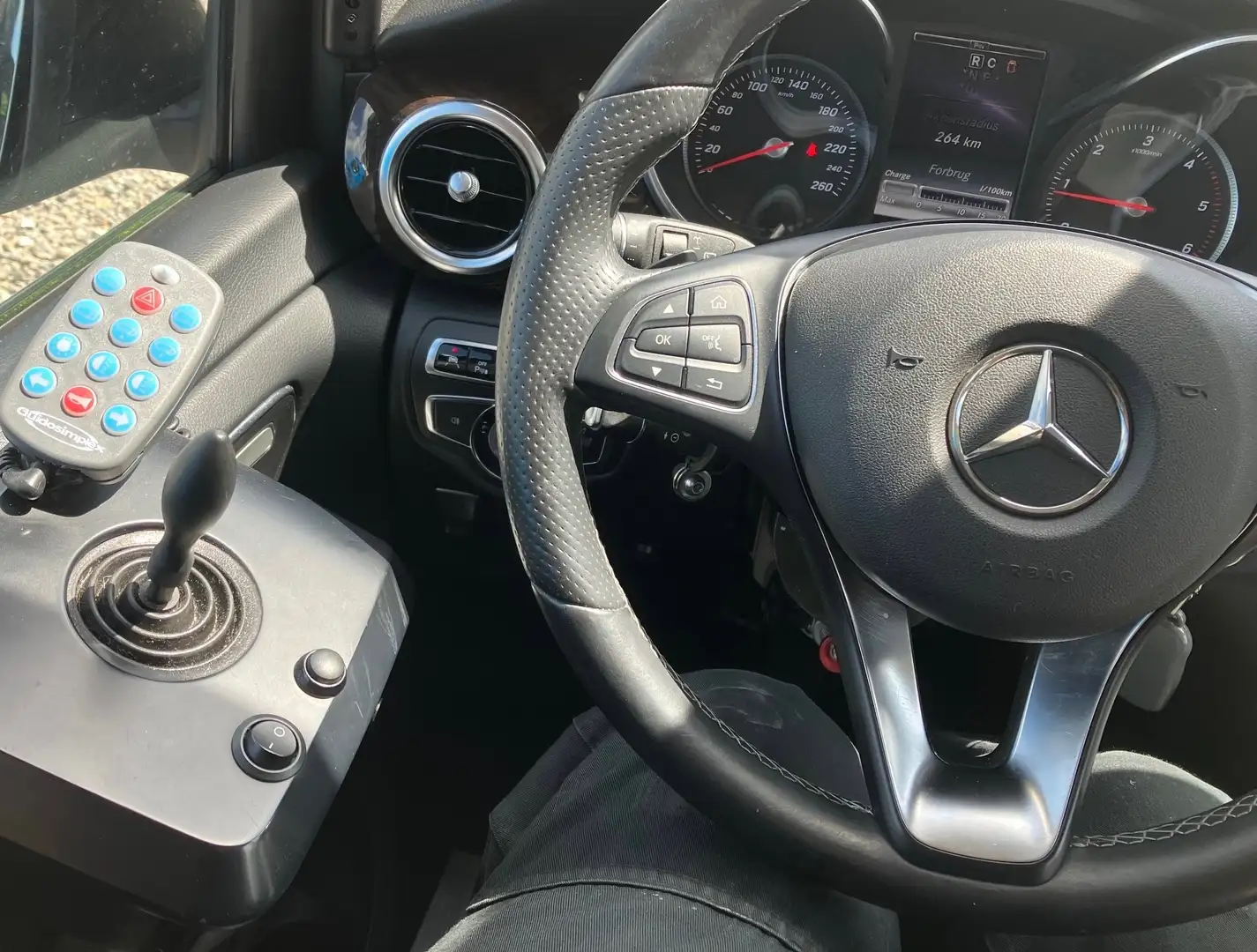 Mercedes-Benz V 250 (BlueTEC) d extralang 4Matic 7G-TRONIC Avantgarde Schwarz - 1