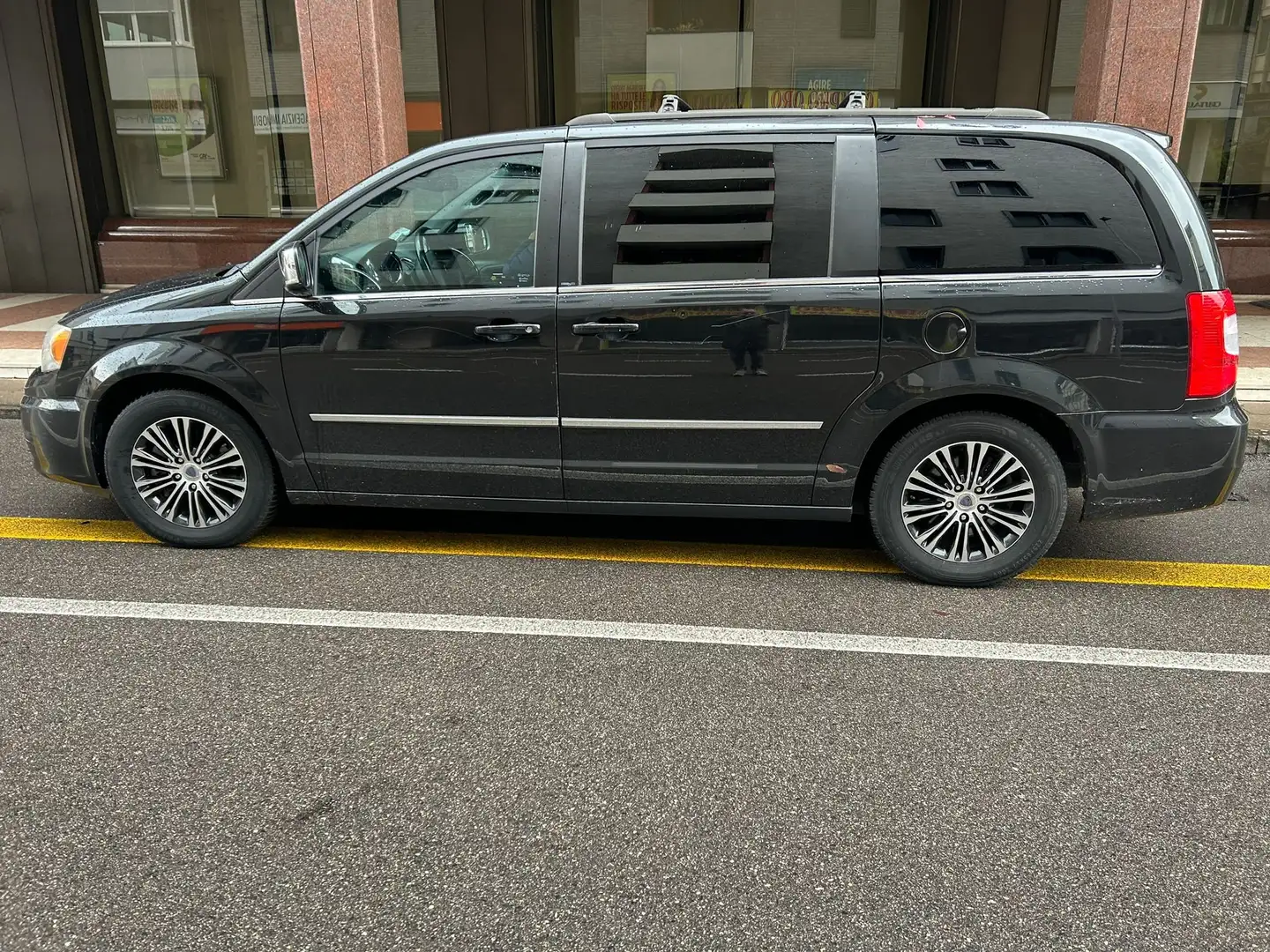 Lancia Voyager Voyager V 2.8L S 177cv auto Nero - 1