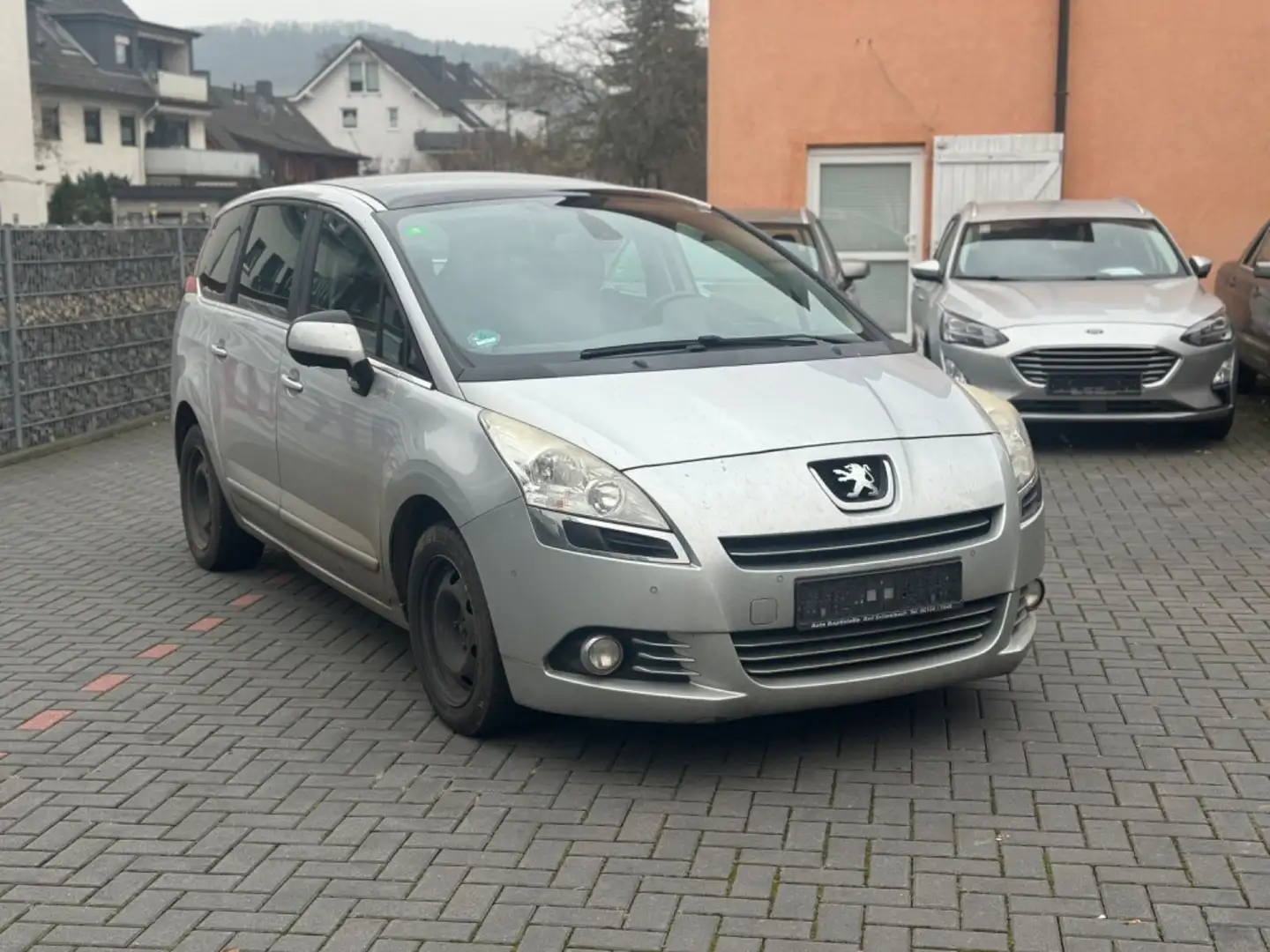 Peugeot 5008 2.0HDI+7SITZE+EURO 5+PANORAMA+ Grau - 1