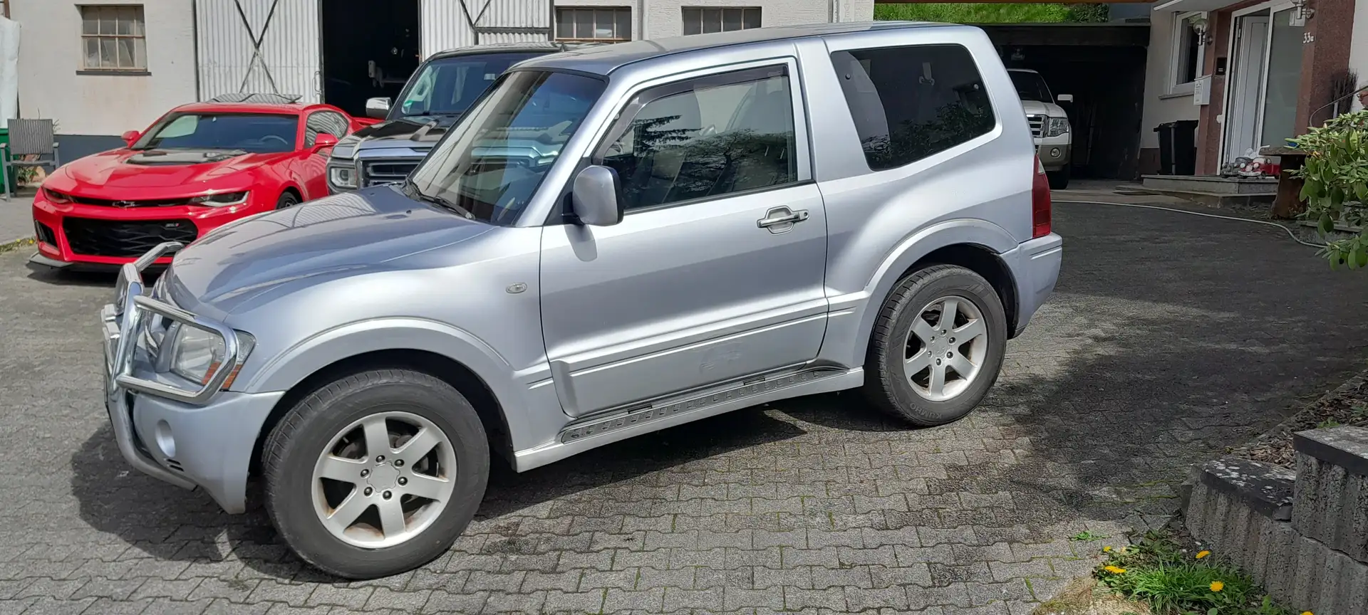 Mitsubishi Pajero 3.2 DI-D Elegance Stříbrná - 1