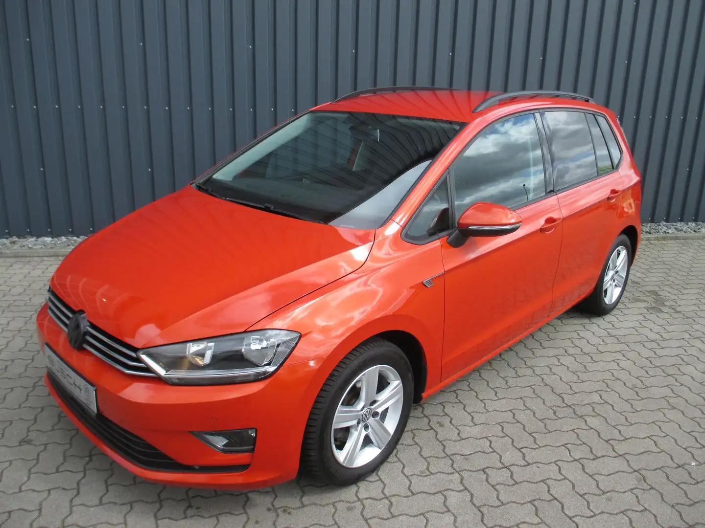 Volkswagen Golf Sportsvan Comfortline TSI 1,2l 81kw DSG Portocaliu - 1