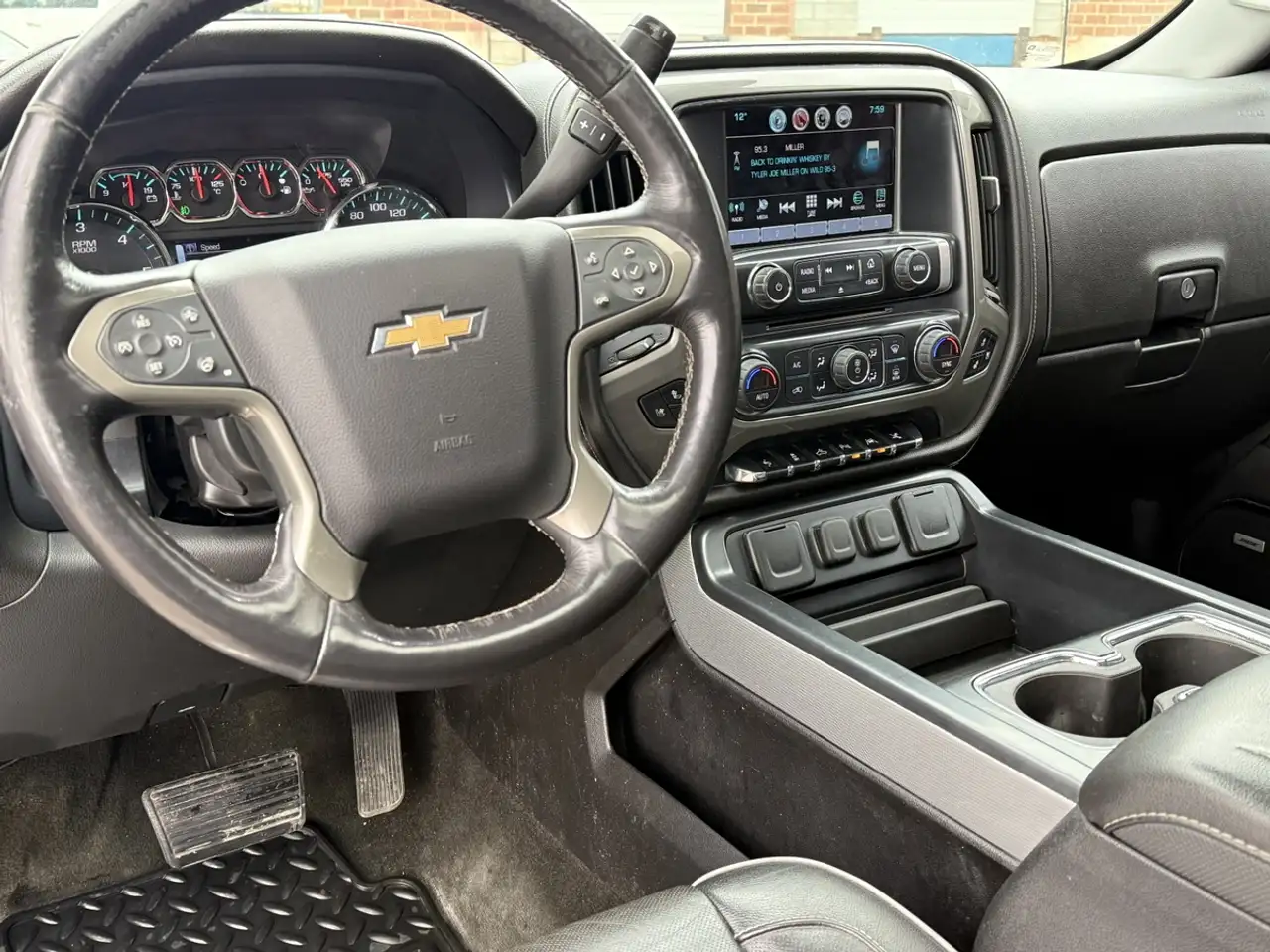 Chevrolet Silverado 1500 photo Chevrolet Silverado 1500