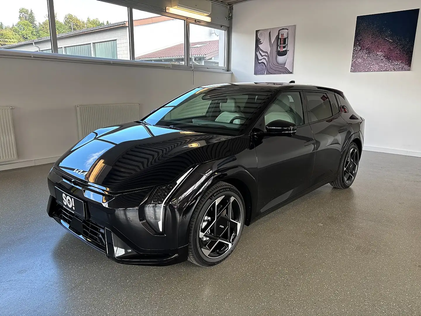 Kia EV4 HB/GT-LINE/81,4KWH/AT/FWD/204/SD/MY26 Schwarz - 2