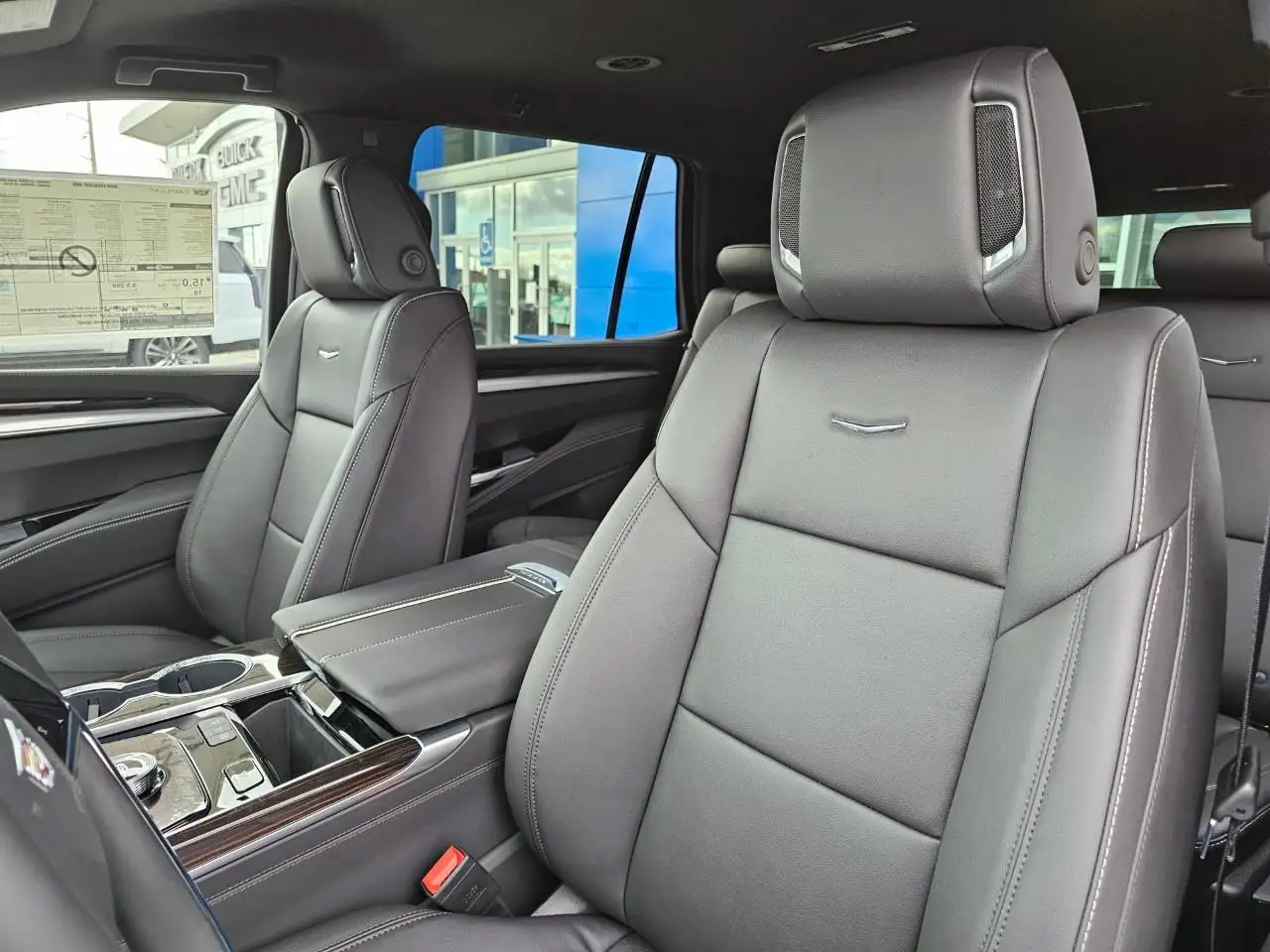 Cadillac Escalade снимка Cadillac Escalade