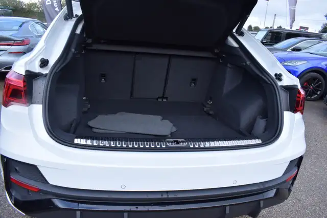 Audi Q3 view 4