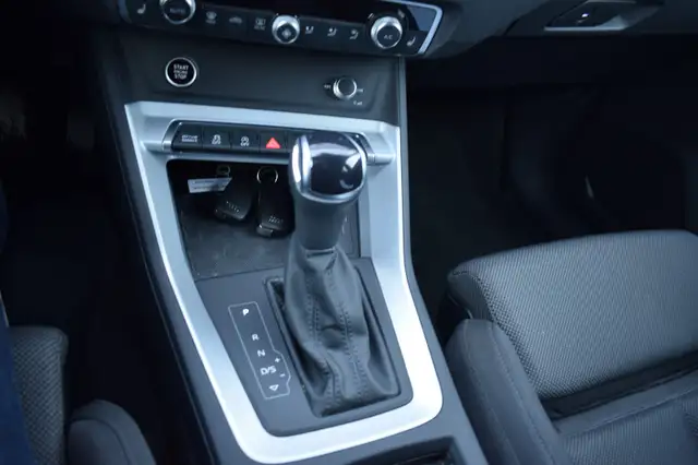 Audi Q3 view 6