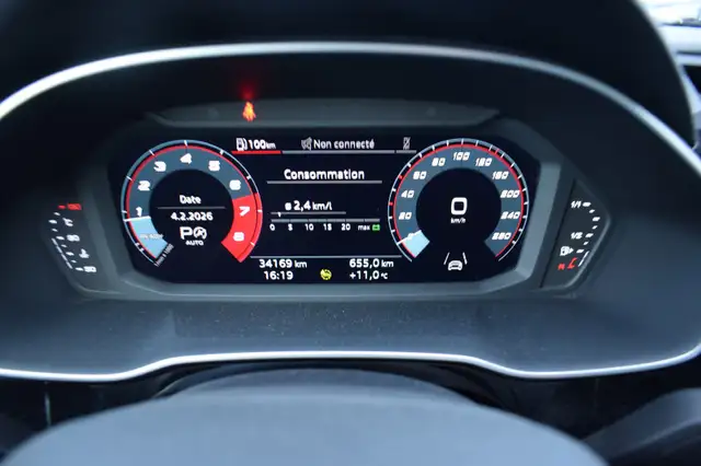 Audi Q3 view 7