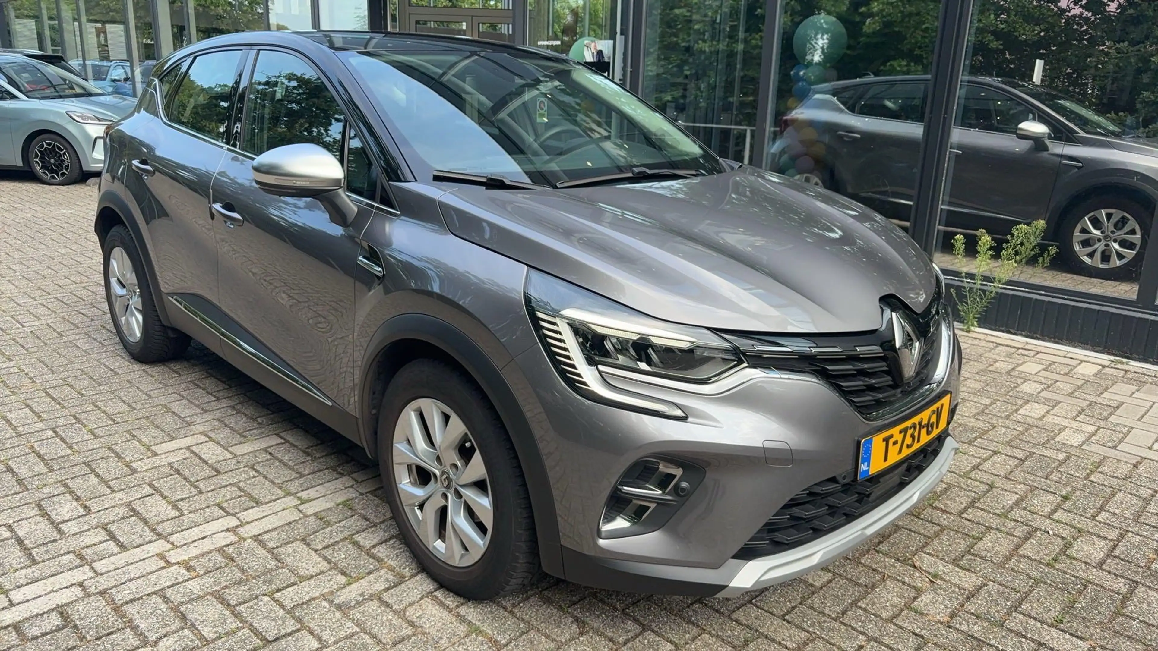 Renault Captur 1.3 TCe 140 Intens — photo 4