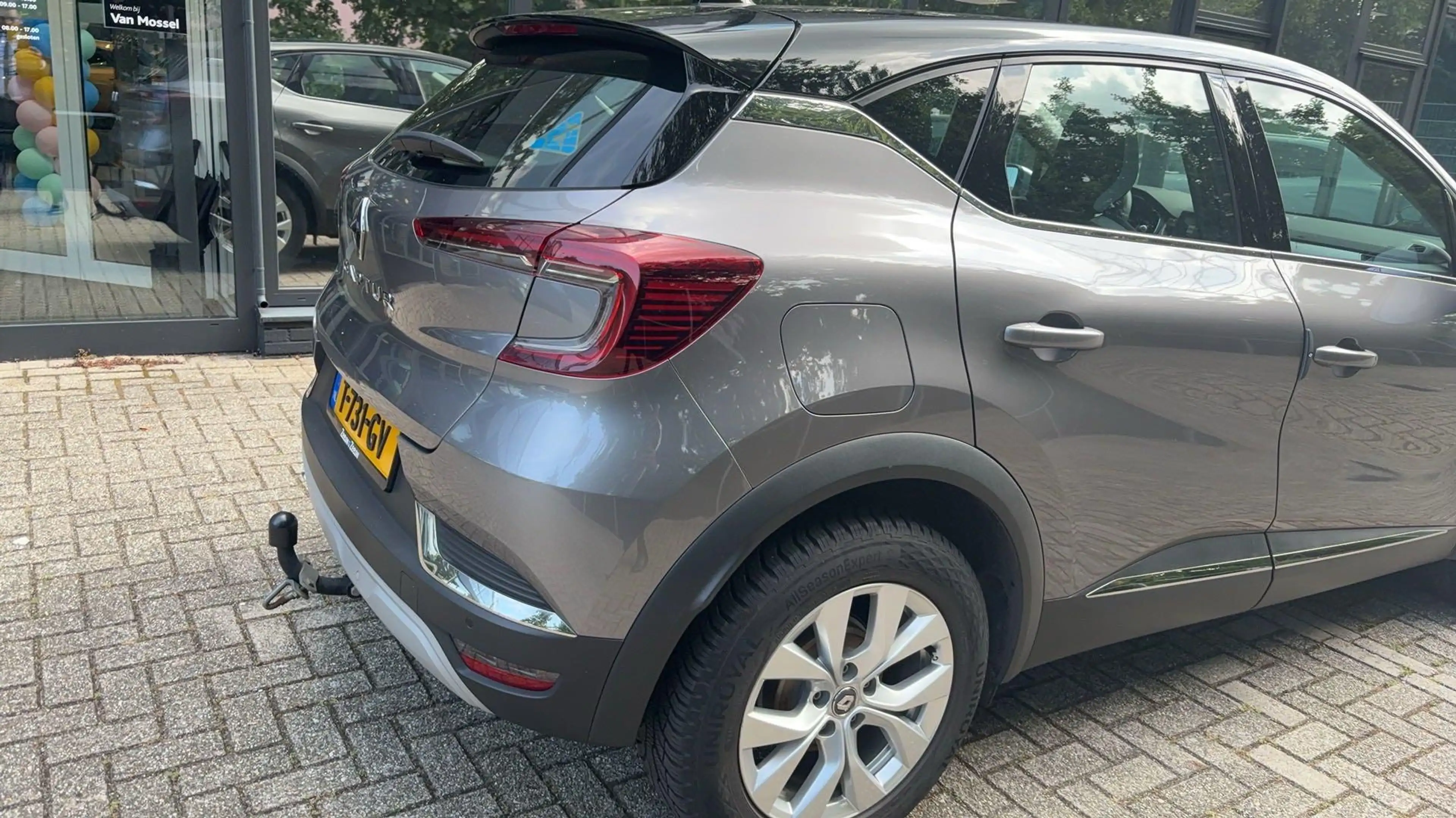 Renault Captur 1.3 TCe 140 Intens — photo 8