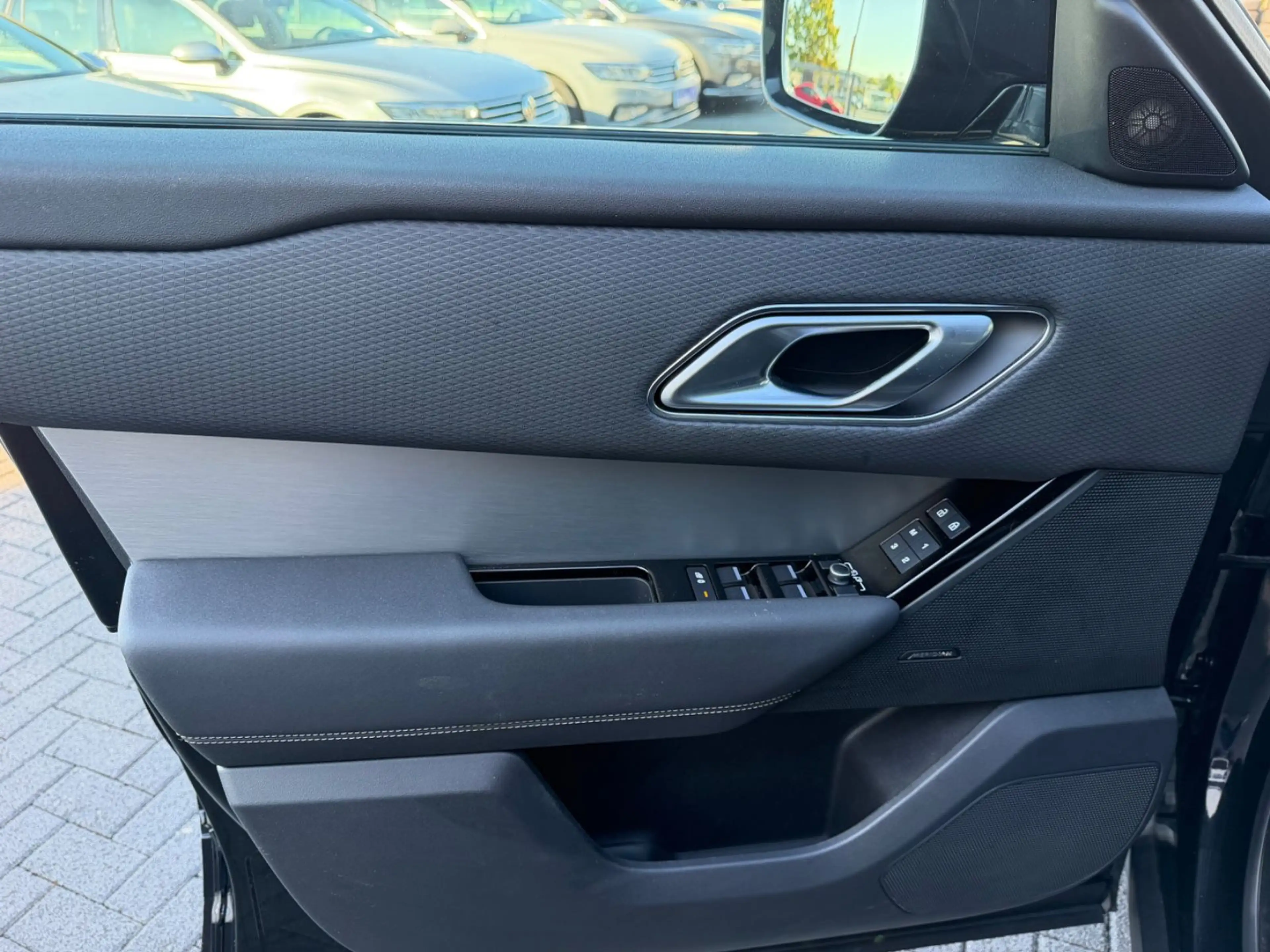 Land Rover Range Rover Velar R-Dynamic SE *2. Hand *Pano — photo 10