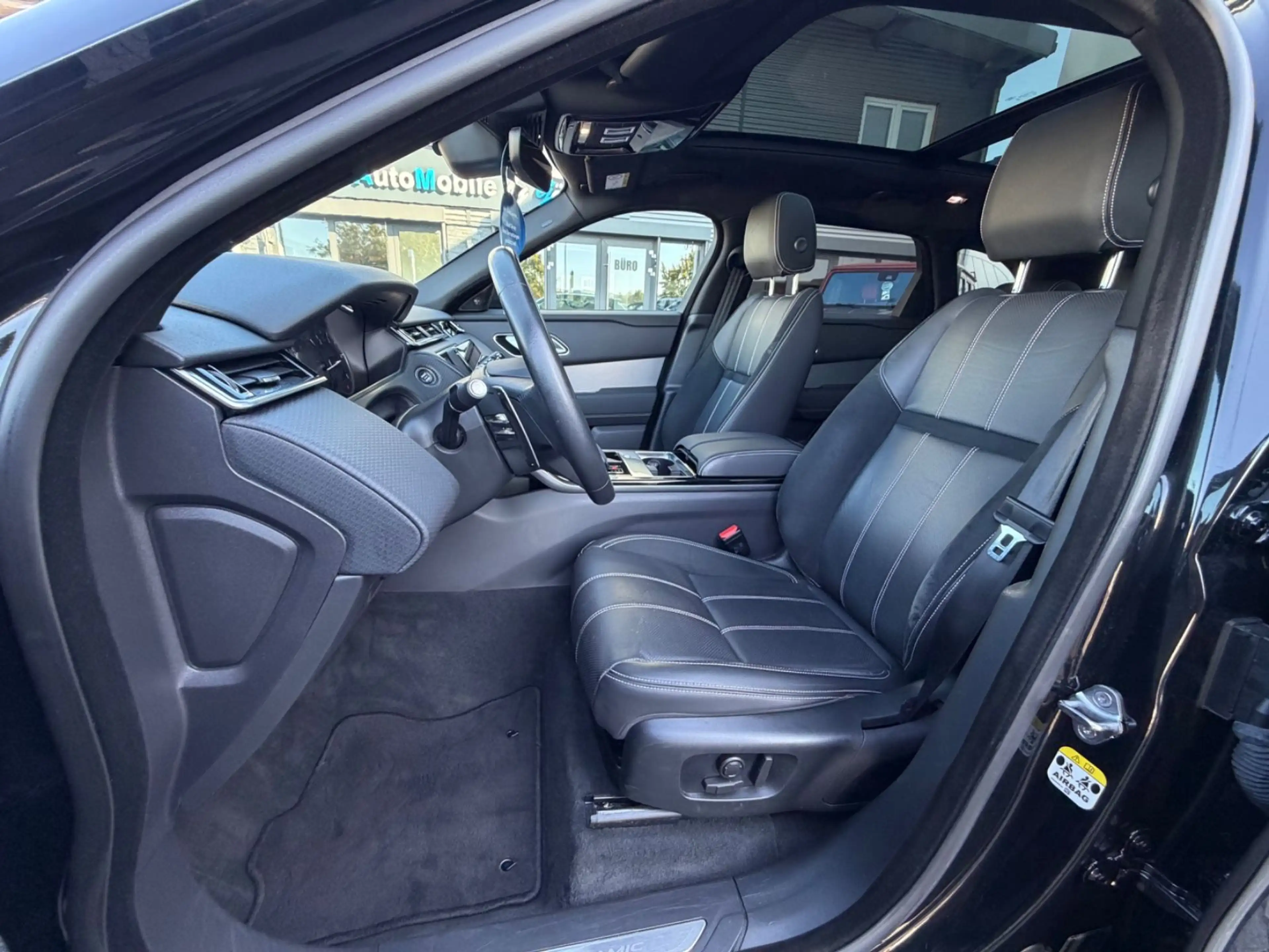 Land Rover Range Rover Velar R-Dynamic SE *2. Hand *Pano — photo 11