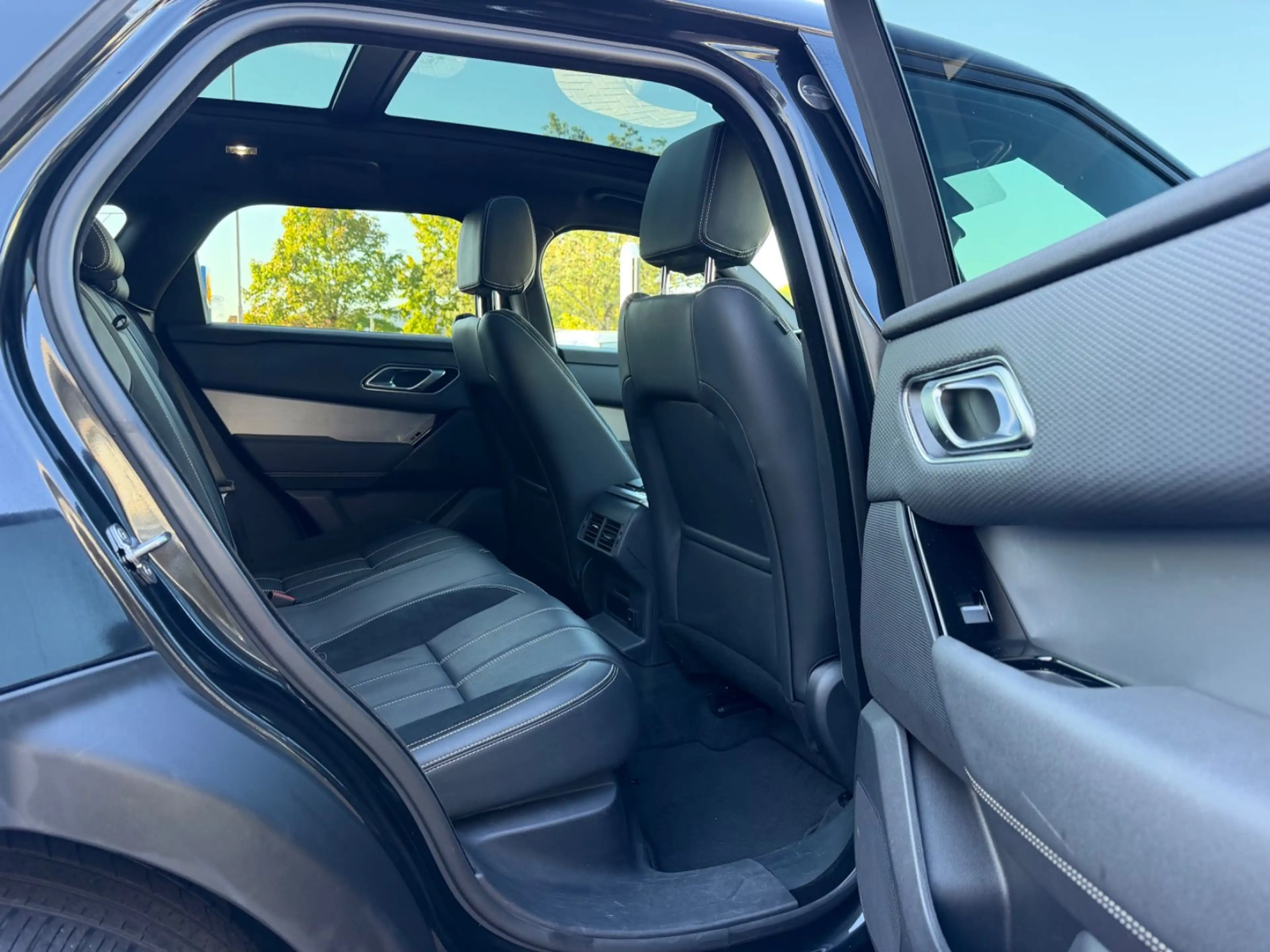 Land Rover Range Rover Velar R-Dynamic SE *2. Hand *Pano — photo 9