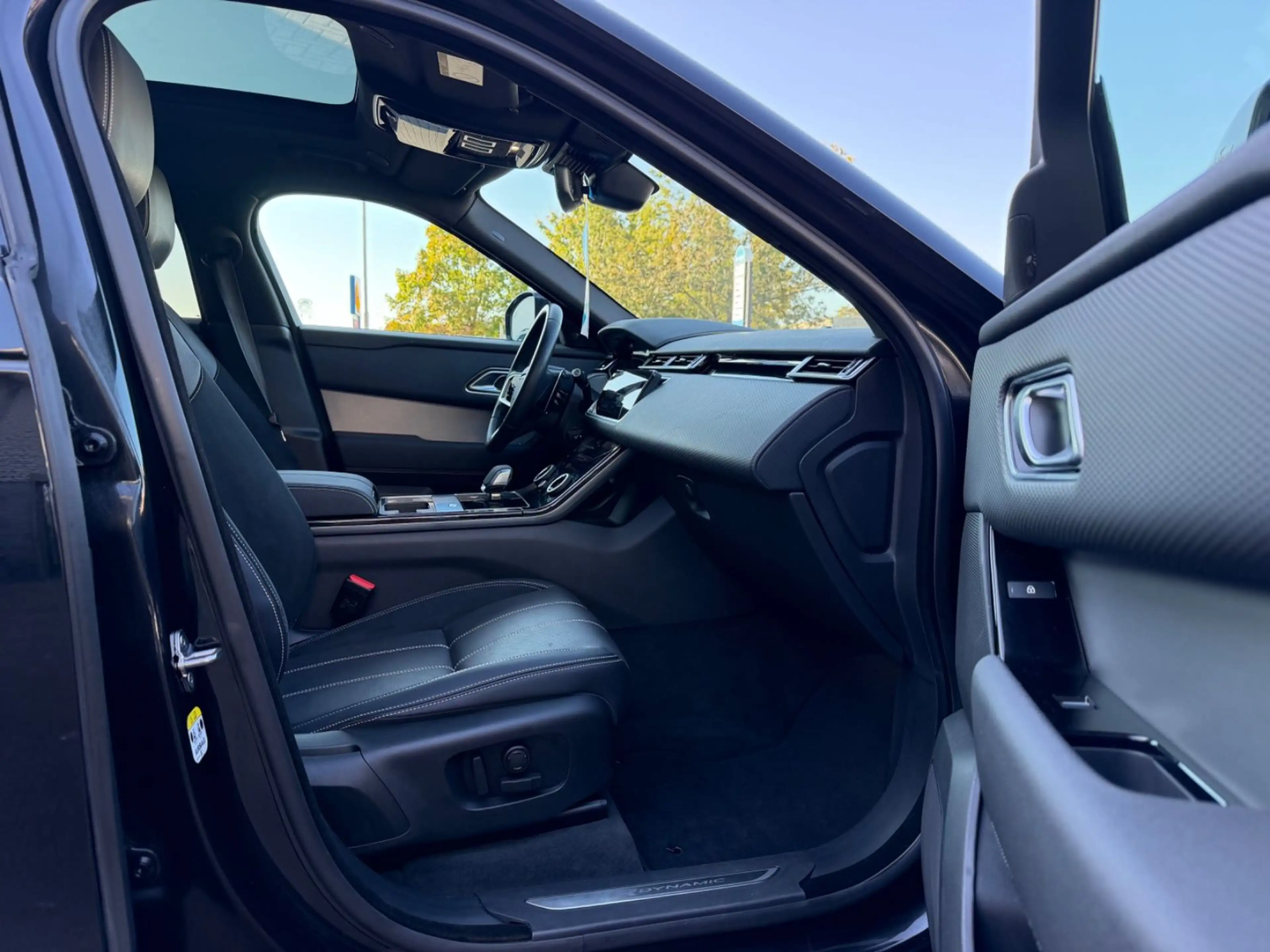 Land Rover Range Rover Velar R-Dynamic SE *2. Hand *Pano — photo 8