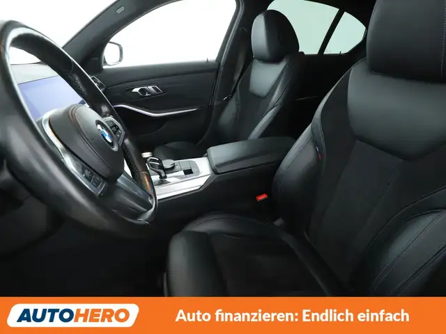 BMW 3 Series view 10