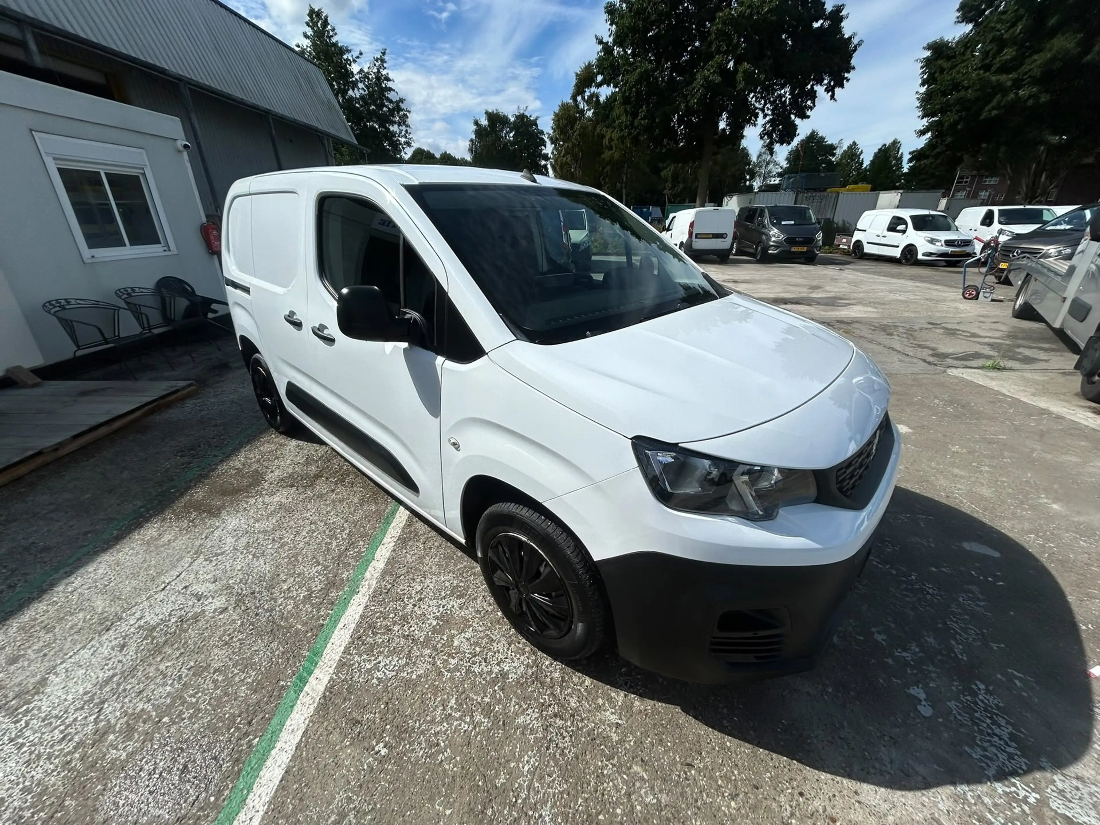 Peugeot Partner 1.5 BlueHDI Asphalt 3 personen — photo 8