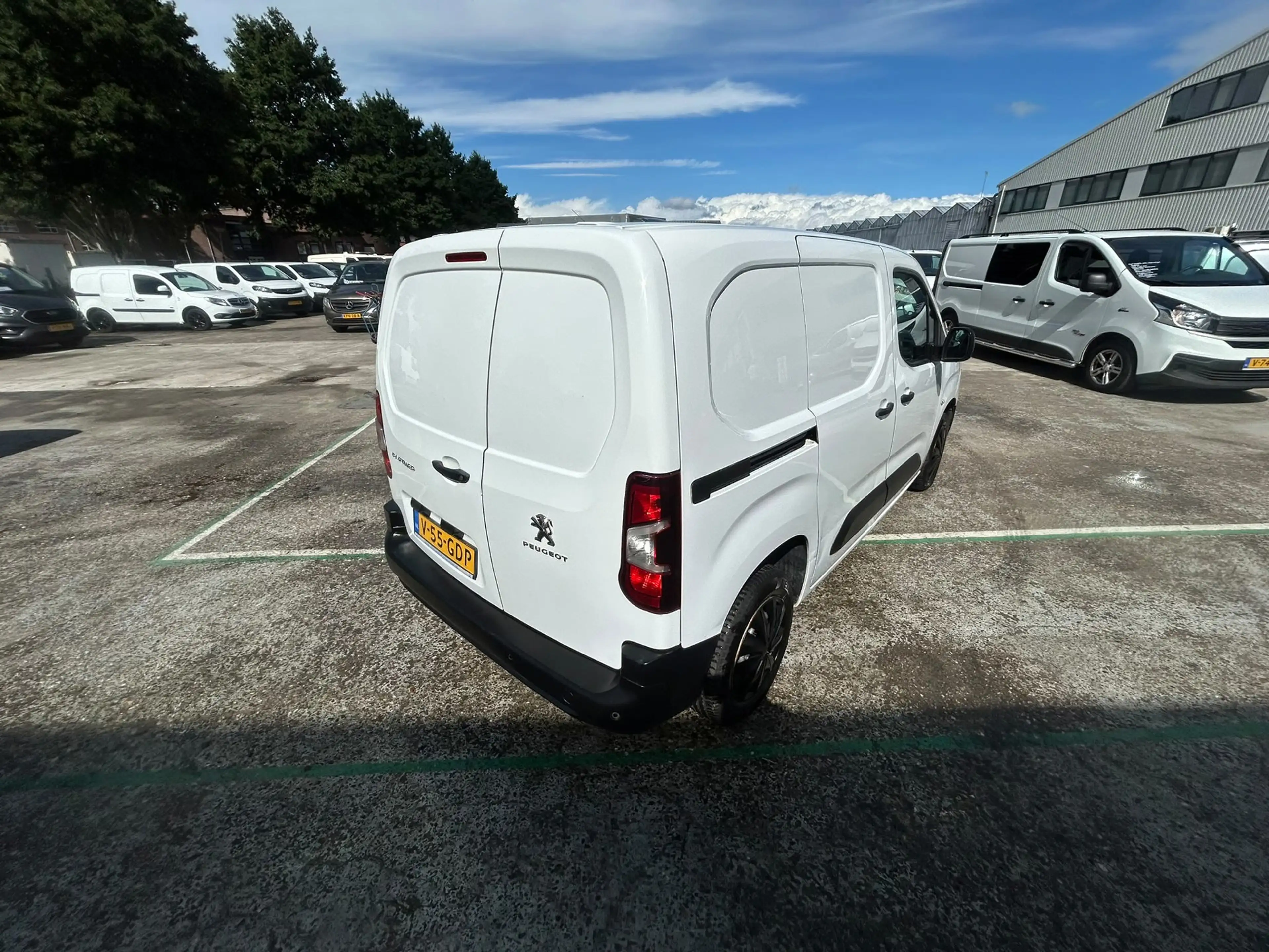 Peugeot Partner 1.5 BlueHDI Asphalt 3 personen — photo 12