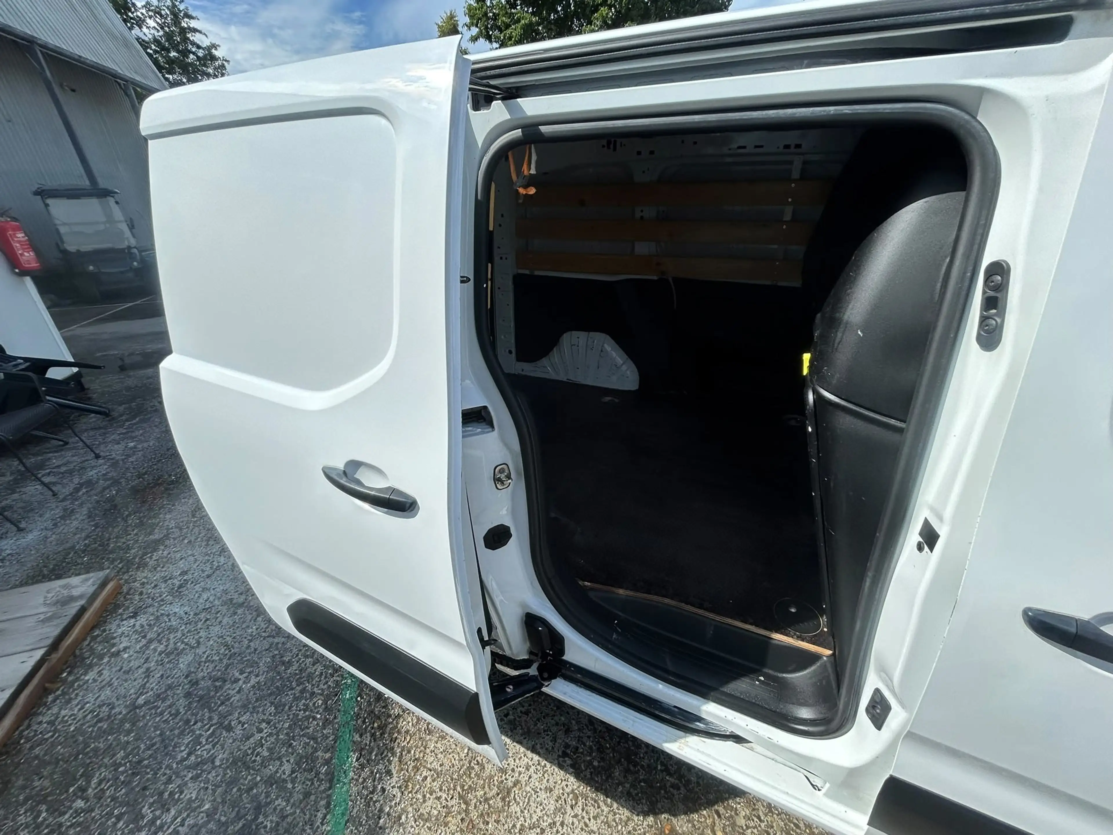 Peugeot Partner 1.5 BlueHDI Asphalt 3 personen — photo 11