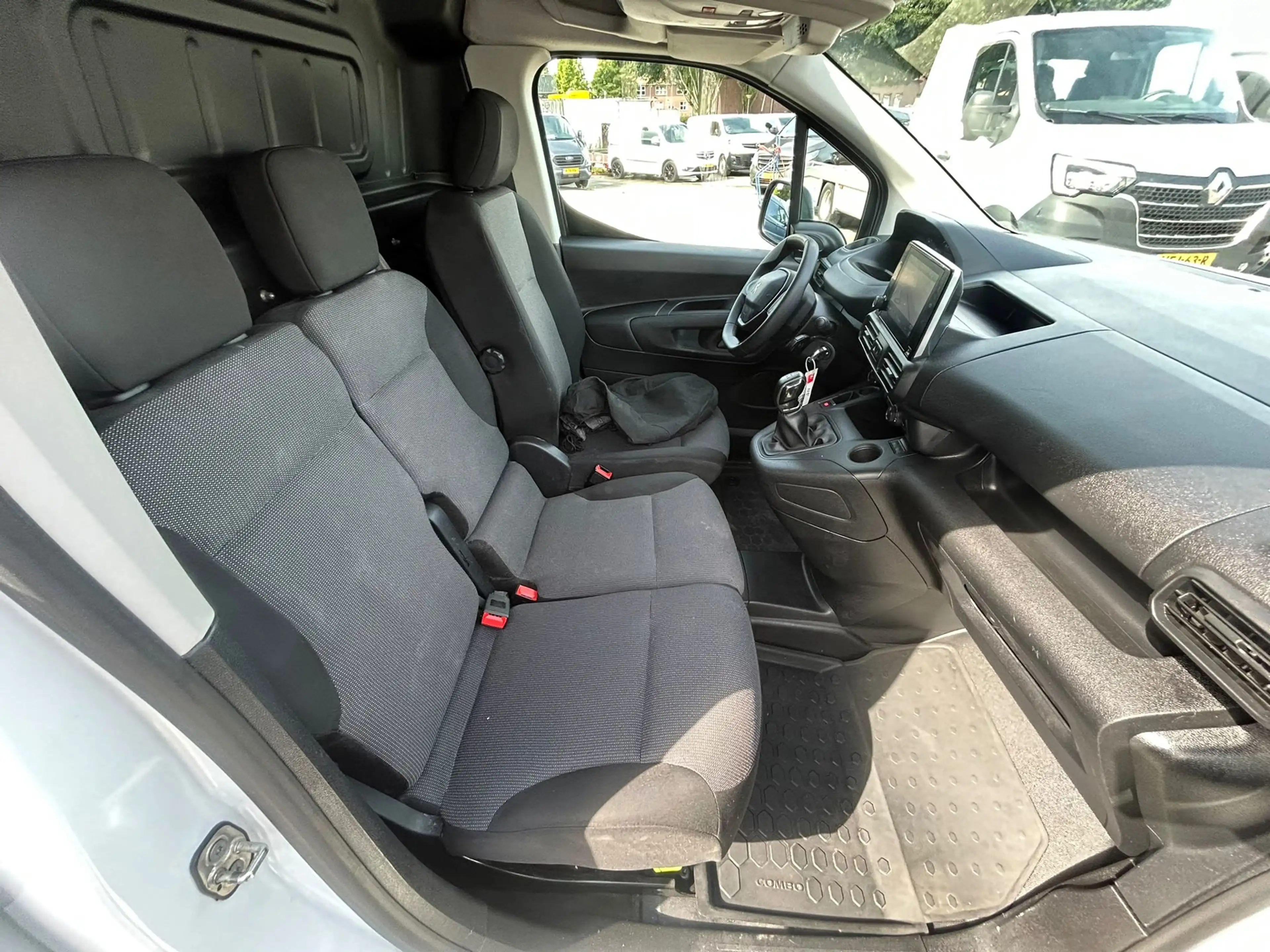 Peugeot Partner 1.5 BlueHDI Asphalt 3 personen — photo 10