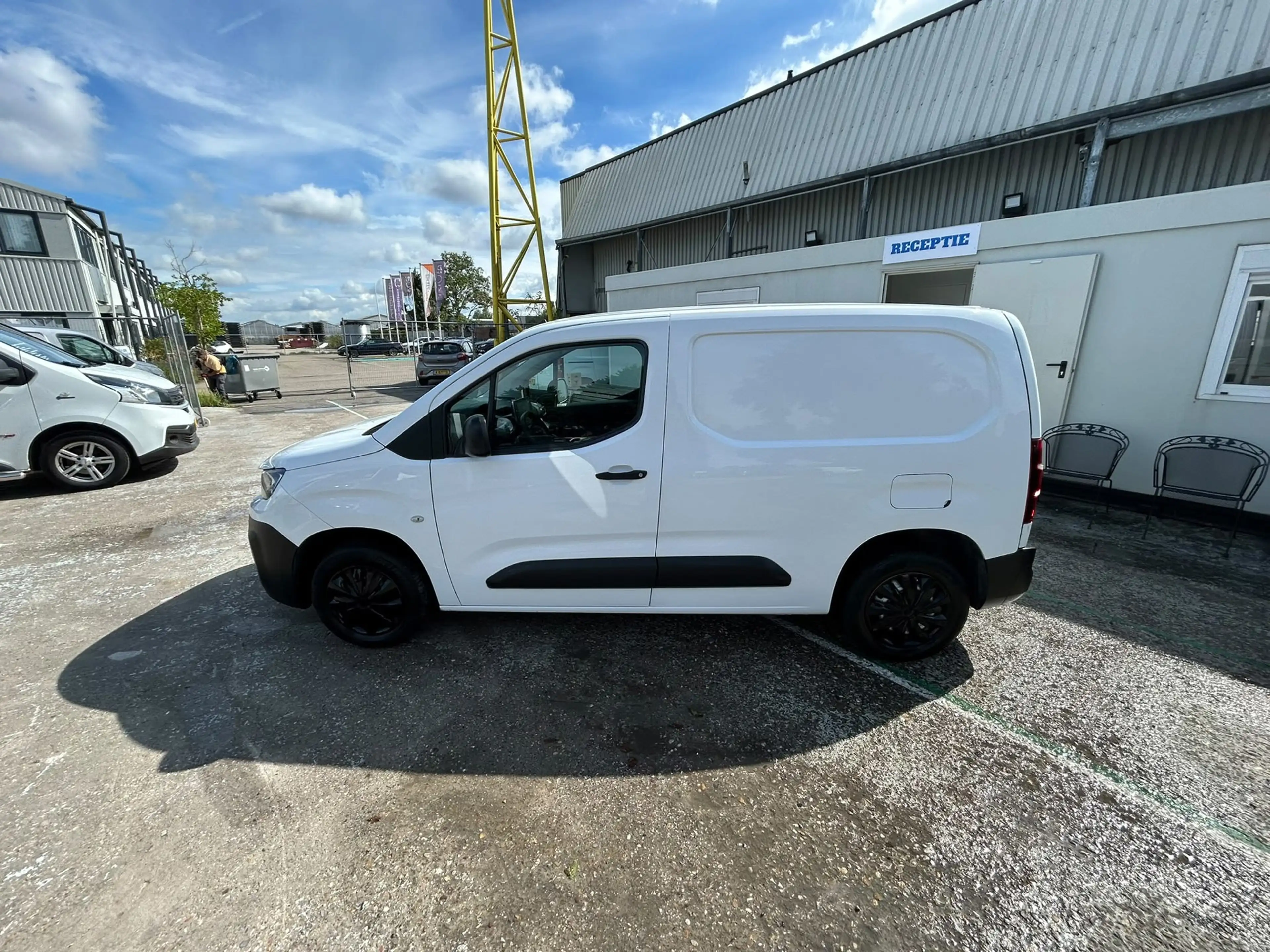 Peugeot Partner 1.5 BlueHDI Asphalt 3 personen — photo 2