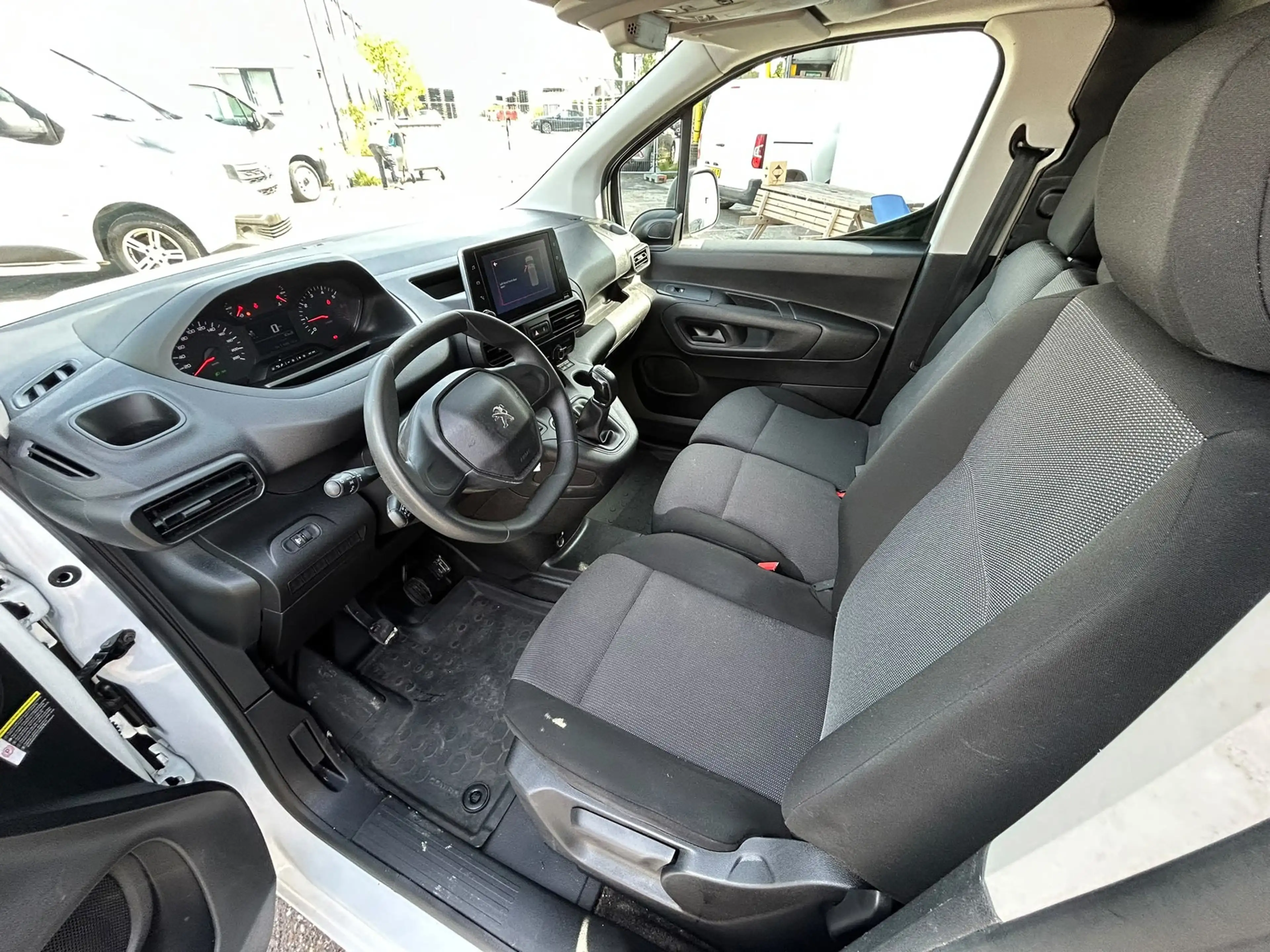 Peugeot Partner 1.5 BlueHDI Asphalt 3 personen — photo 3