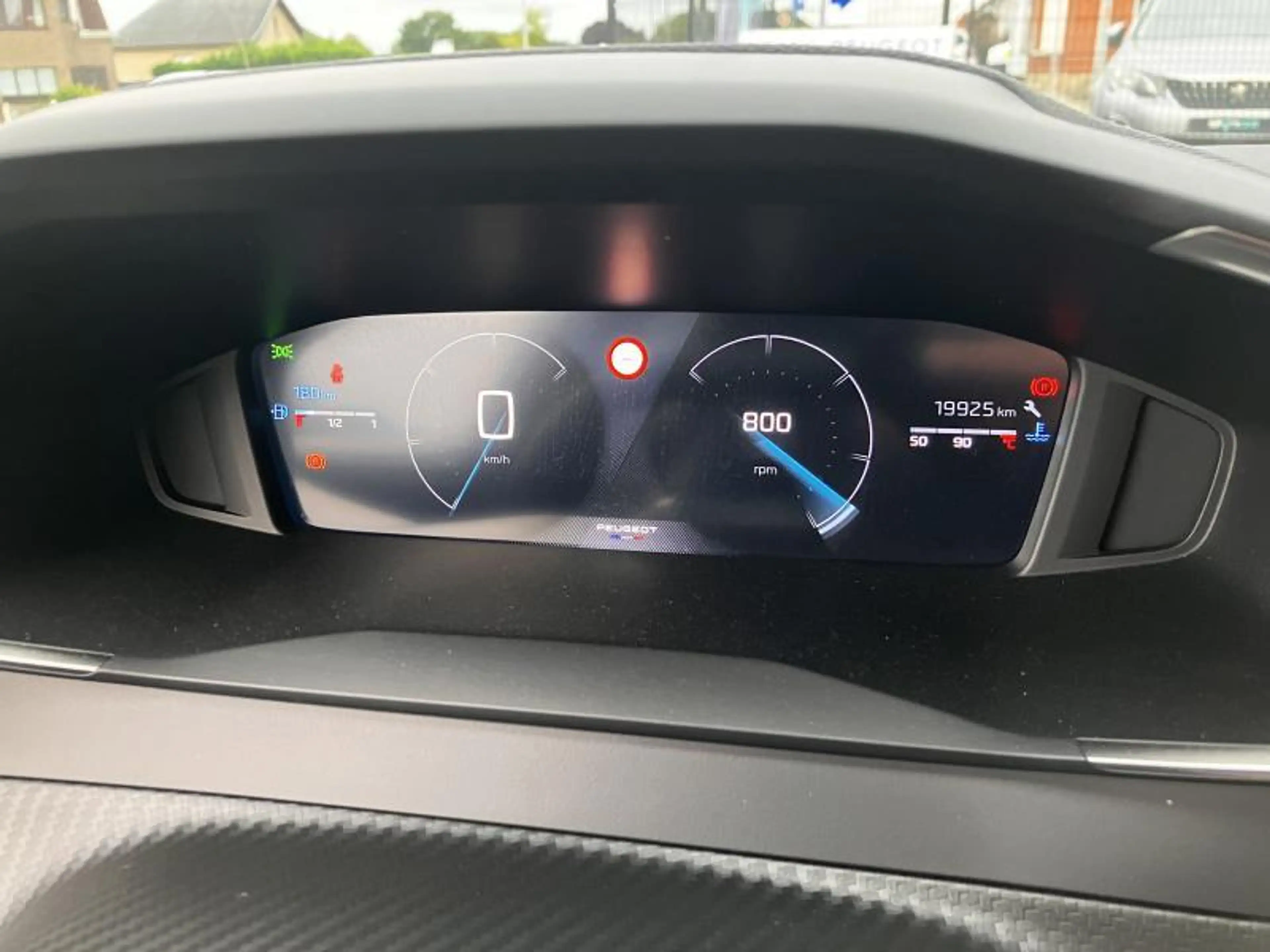 Peugeot 2008 II Allure — photo 14
