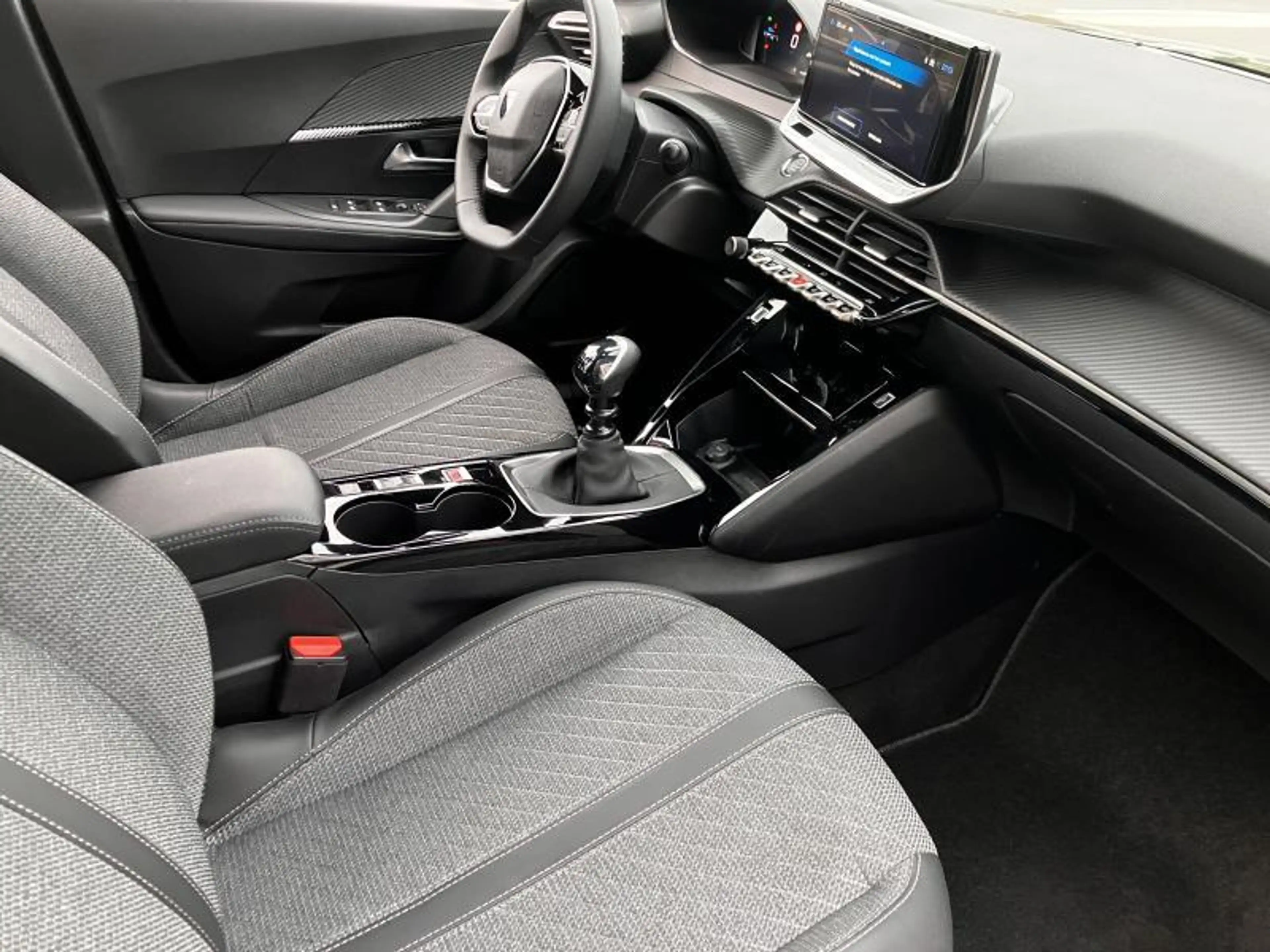 Peugeot 2008 II Allure — photo 10